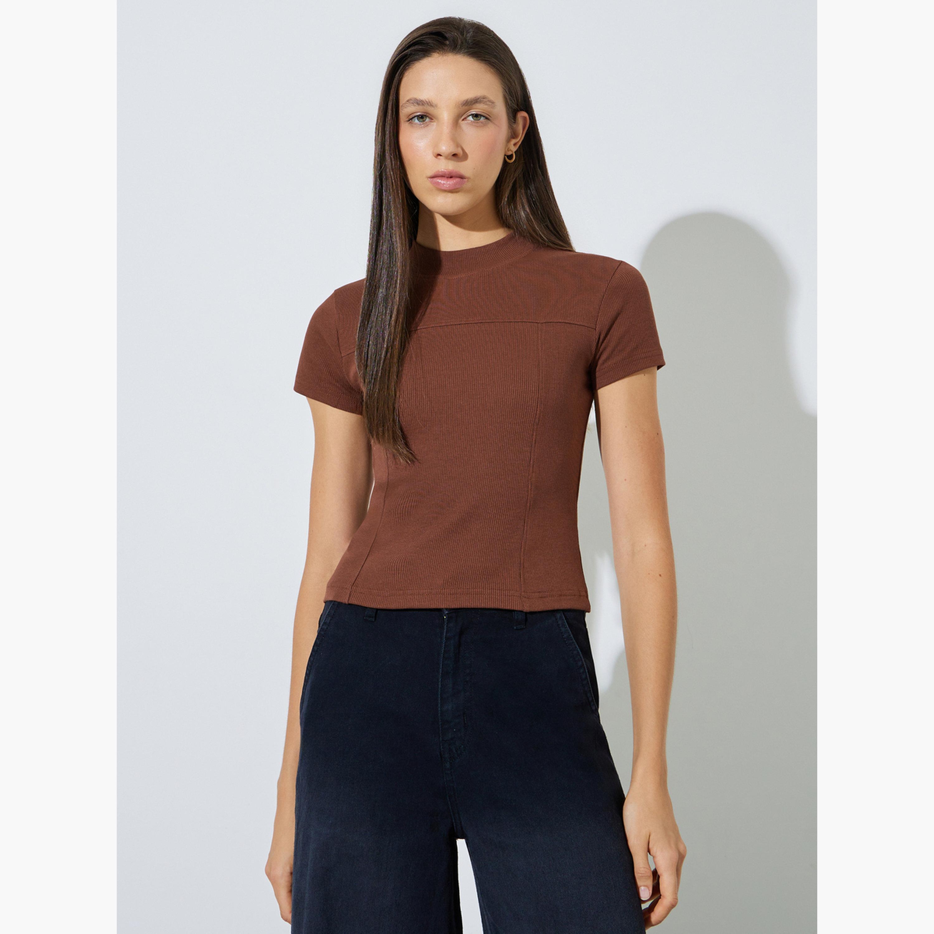 تيشيرت مضلع بياقة دائرية وقصة ضيقة-women-clothing-tshirts-image-1