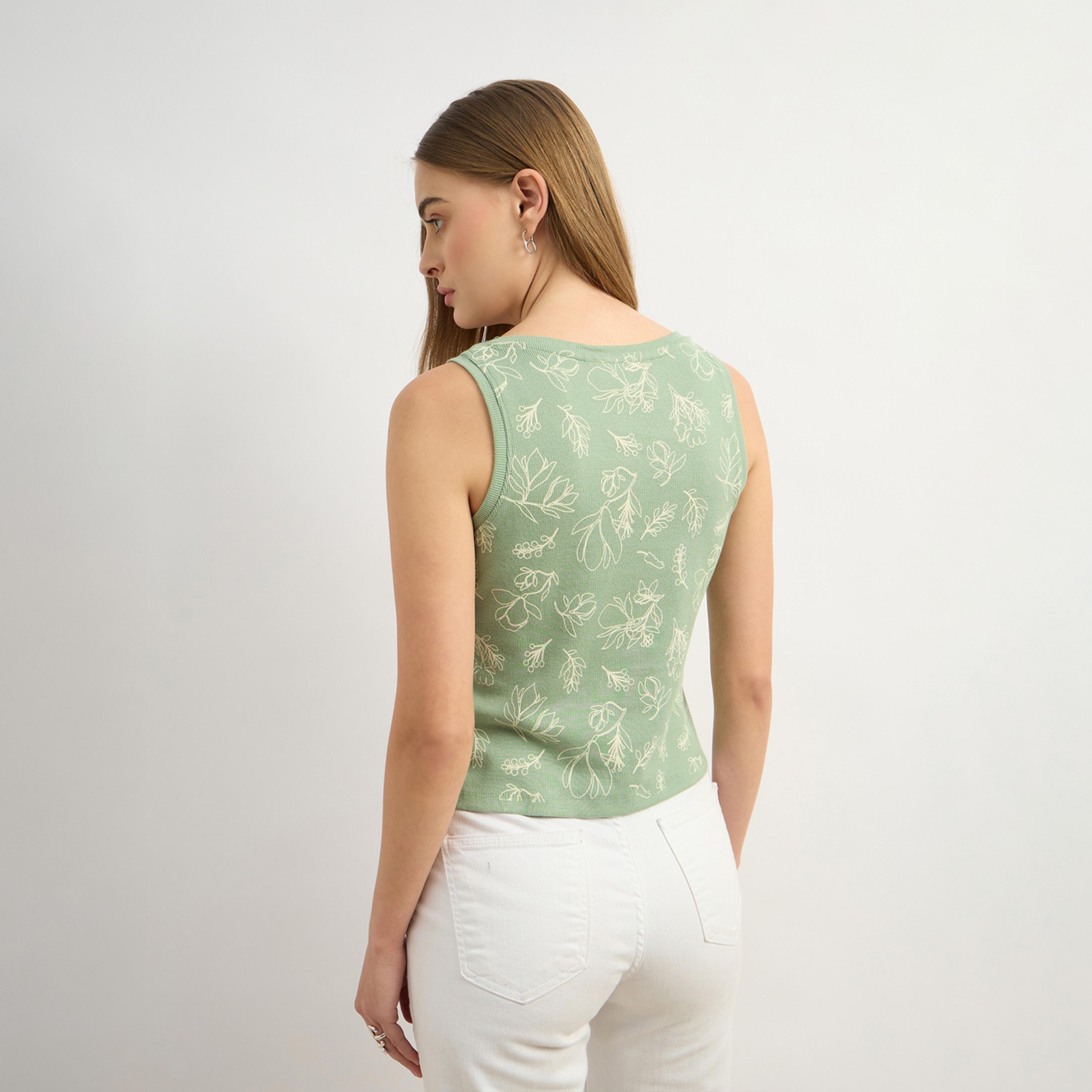 ستايلي - بلوزة بدون أكمام بطبعة زهور كاملة ورقبة دائرية-women-clothing-tshirts-image-5