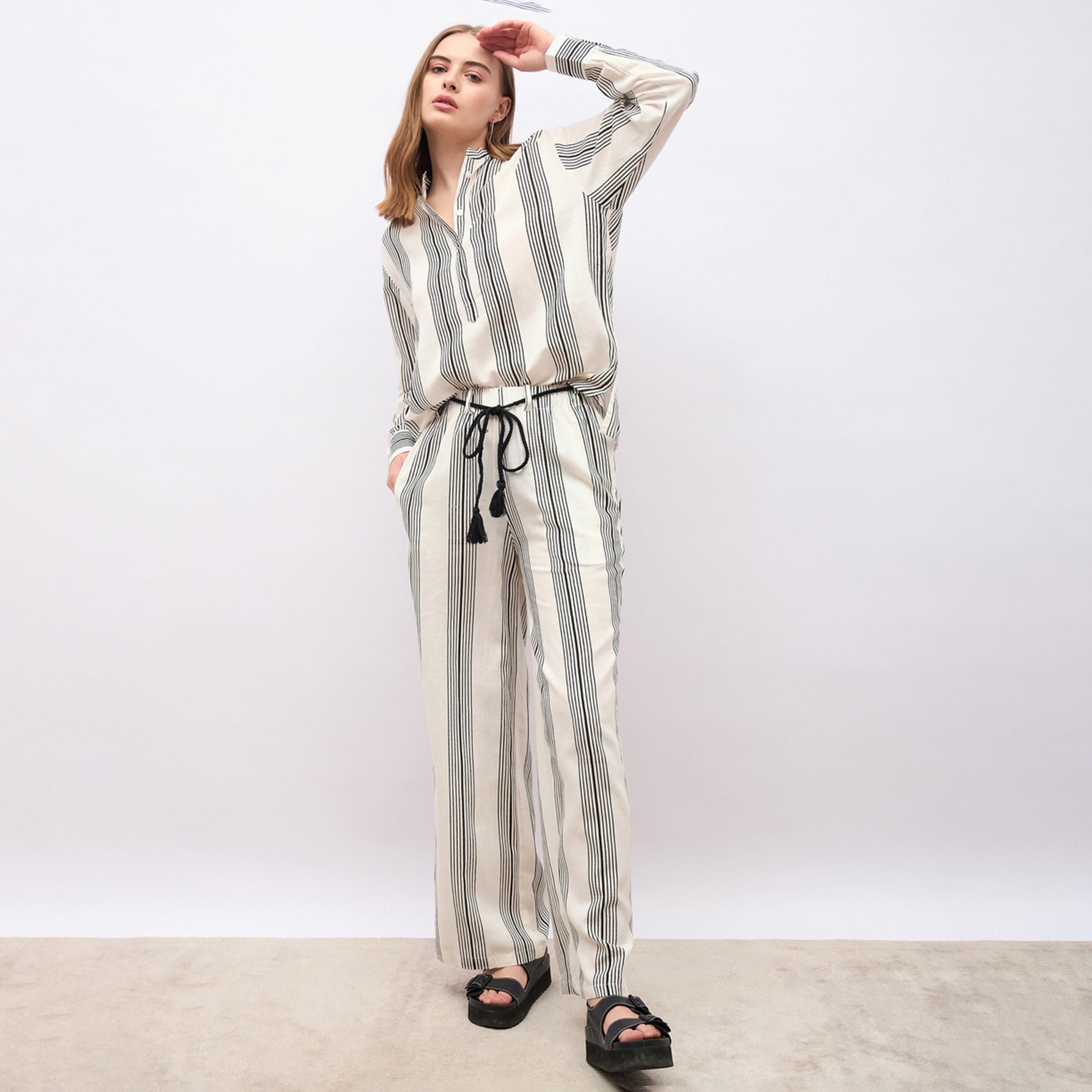 ستايلي - طقم قميص مخطط كبير الحجم مع بنطال واسع الساق-women-clothing-coordsets-image-1