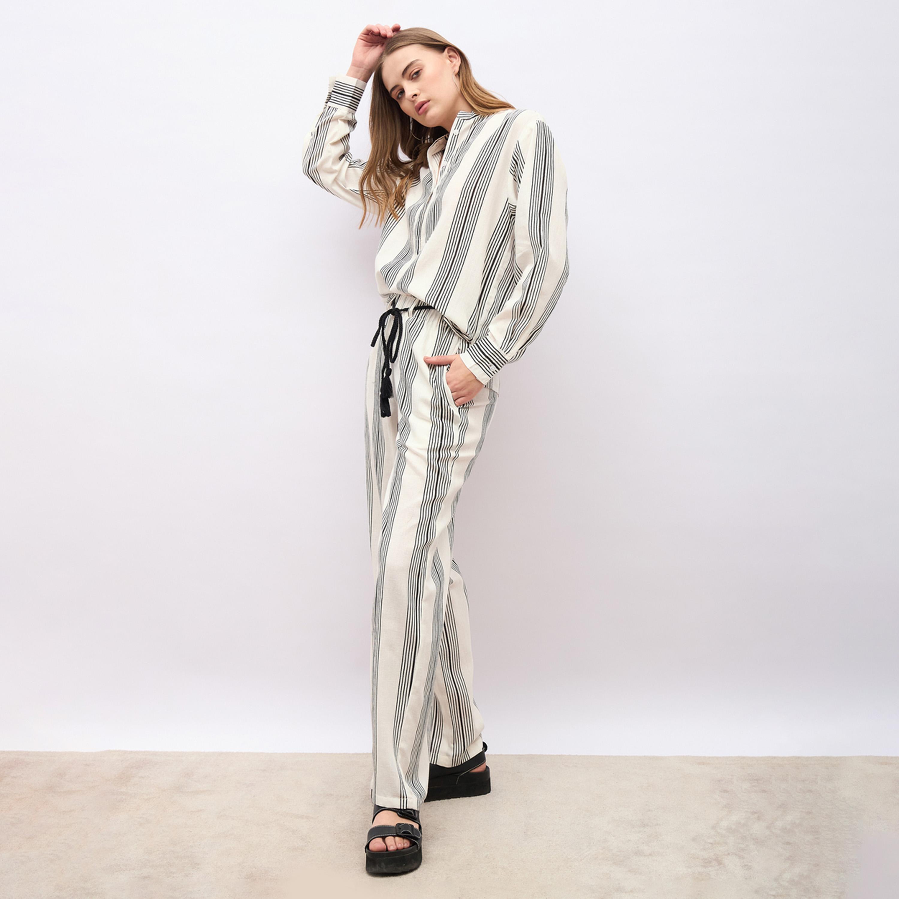 ستايلي - طقم قميص مخطط كبير الحجم مع بنطال واسع الساق-women-clothing-coordsets-image-3