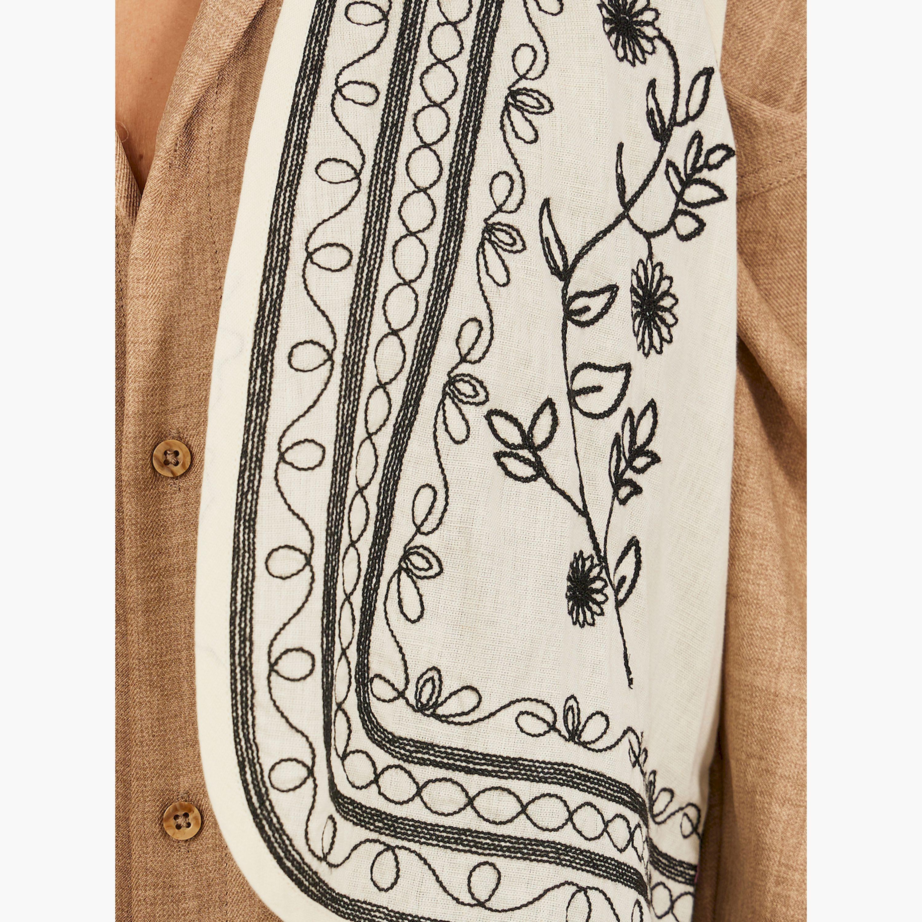 ستايلي - بلوزة مطرزة بياقة V-women-clothing-shirtsandblouses-blouses-image-3