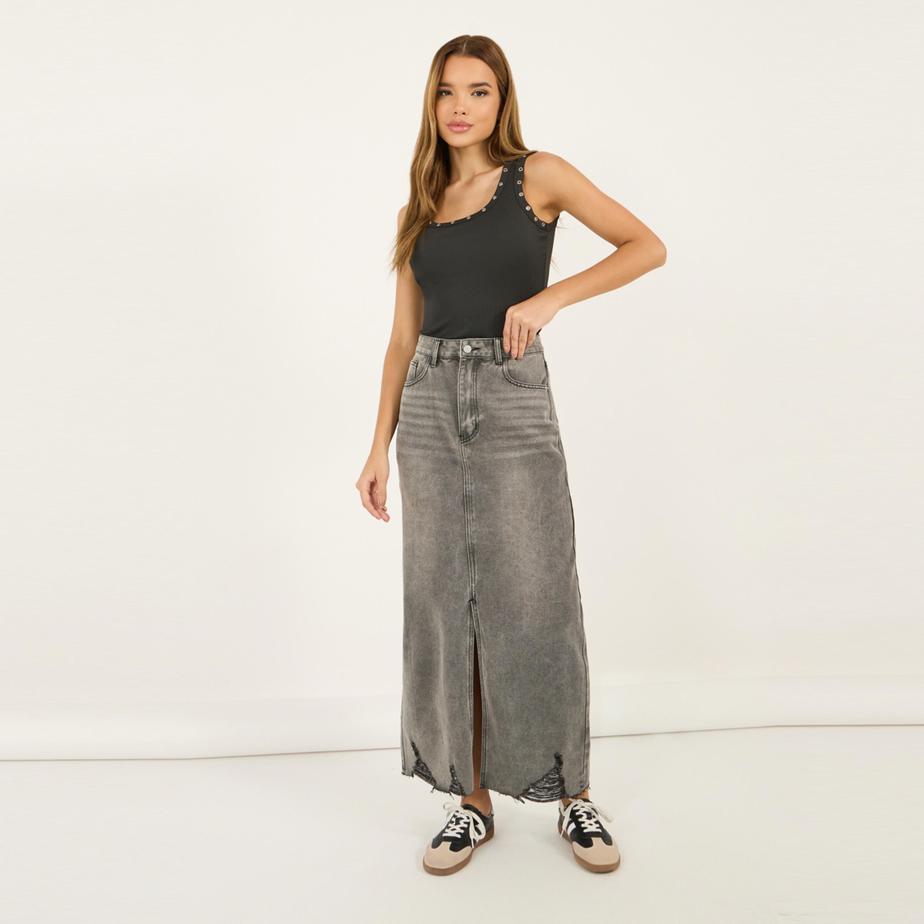 ستايلي - تنورة ماكسي جينز بحافة ممزقة وفتحة أمامية-women-clothing-bottoms-skirts-image-1