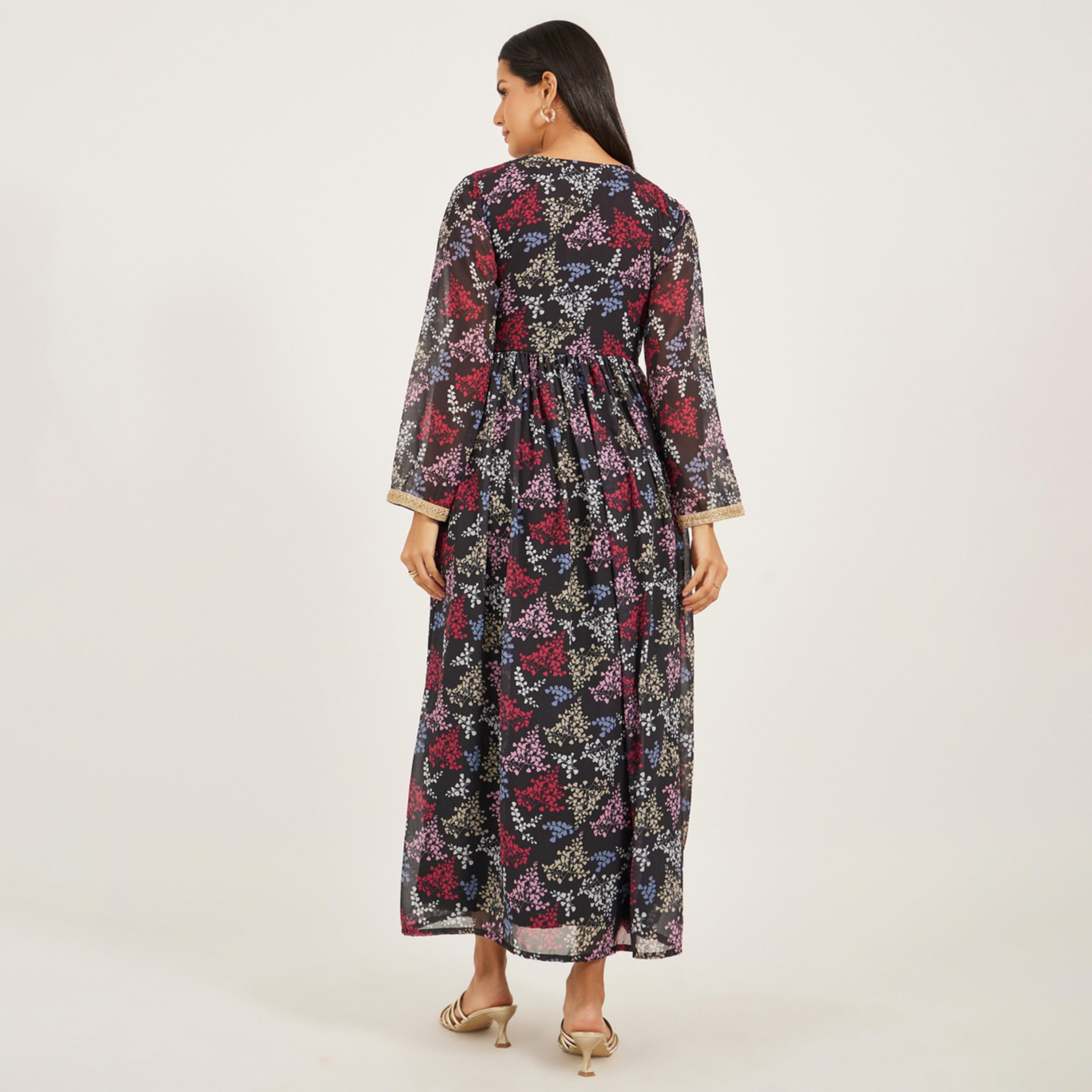 ماكسيم كرييشن × ستايلي - قفطان مطبوع من الدانتيل بفتحة رقبة على شكل حرف V-women-arabicclothing-kaftan-image-5