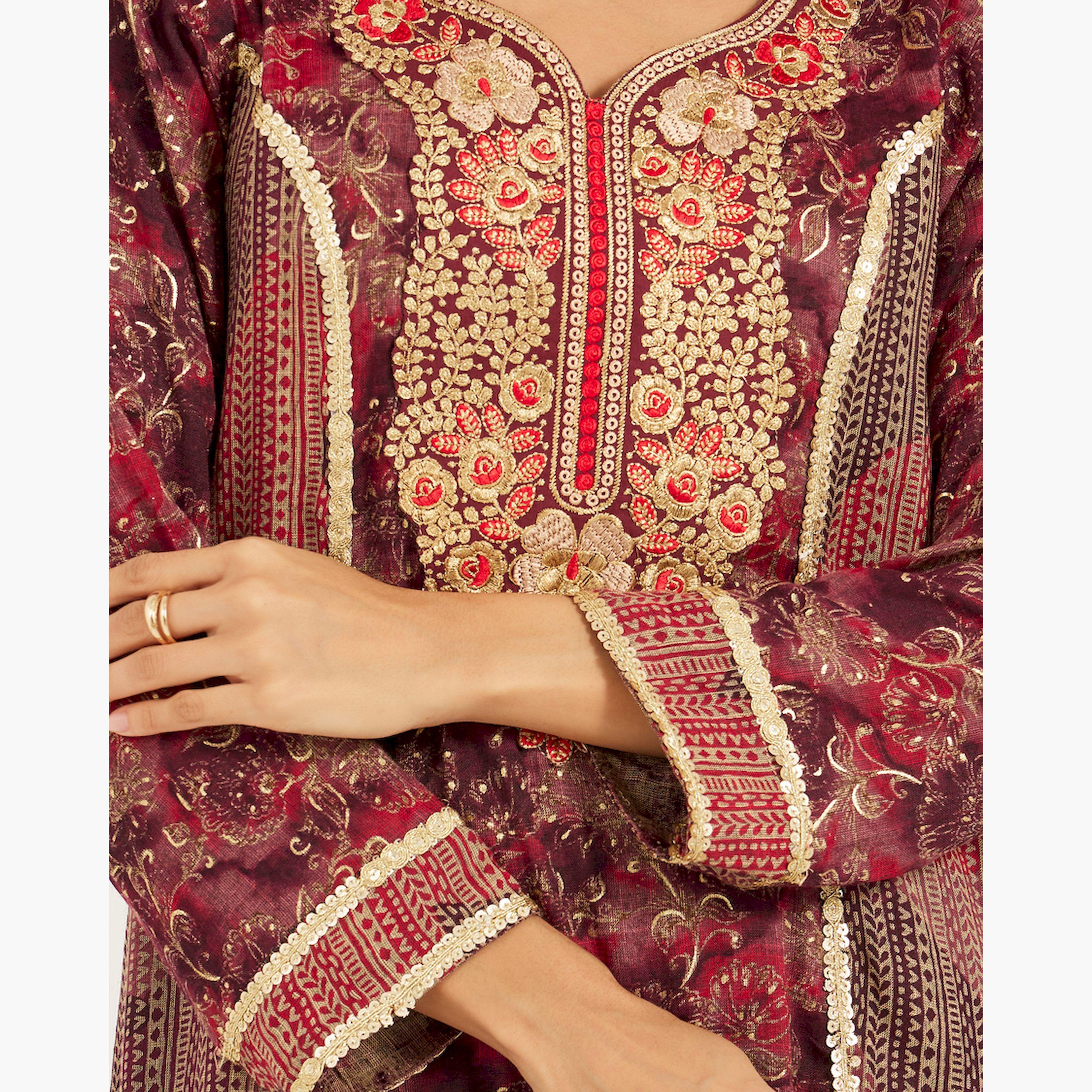 ماكسيم كرييشن × ستايلي - قفطان مطبوع ومطرز بفتحة رقبة على شكل قلب-women-arabicclothing-kaftan-image-4