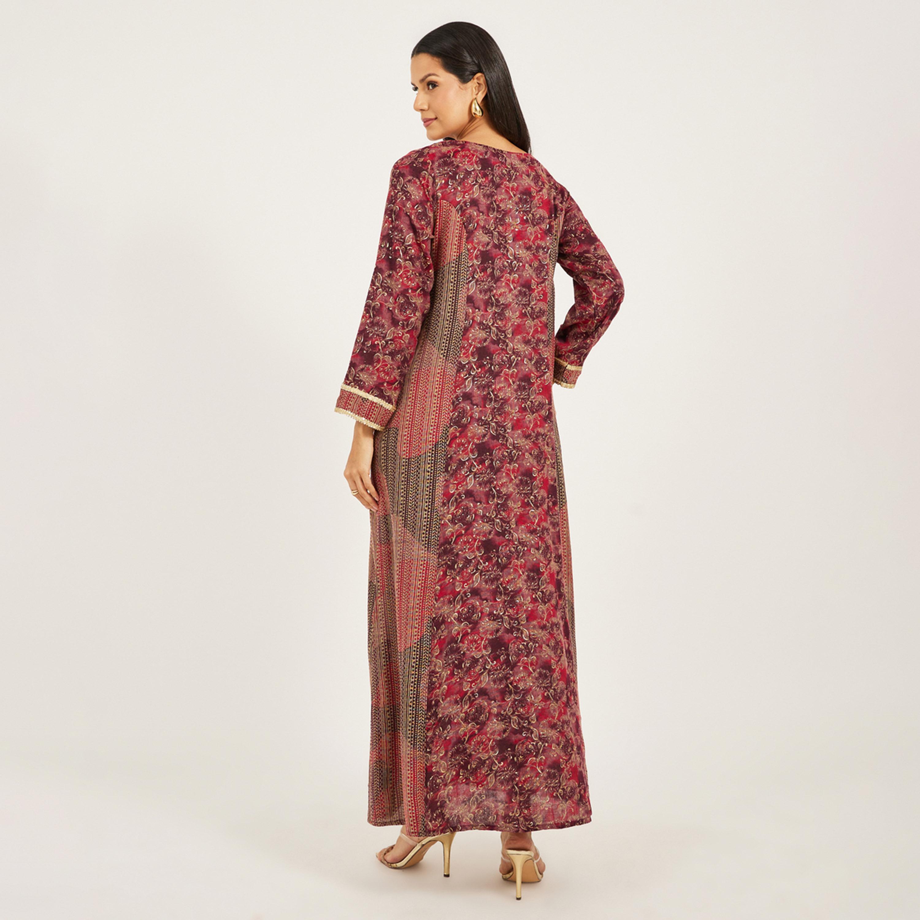 ماكسيم كرييشن × ستايلي - قفطان مطبوع ومطرز بفتحة رقبة على شكل قلب-women-arabicclothing-kaftan-image-5