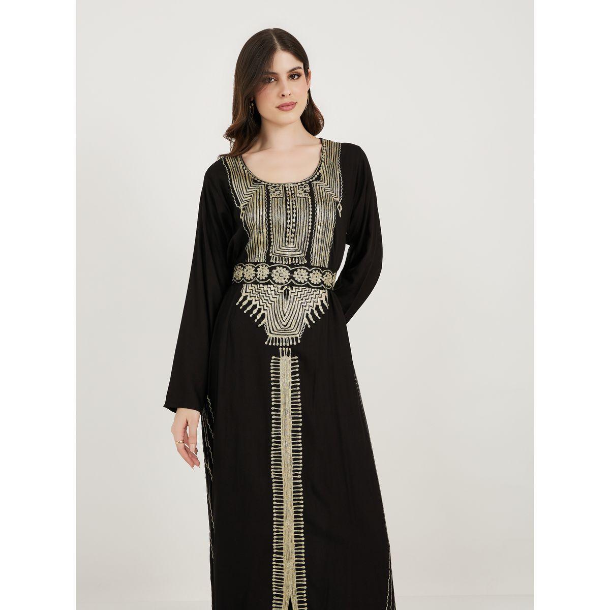 قفطان طويل بياقة سكوب وتفاصيل مُطرّزة ماكسيم كرييشن × ستايلي-women-arabicclothing-kaftan-image-5