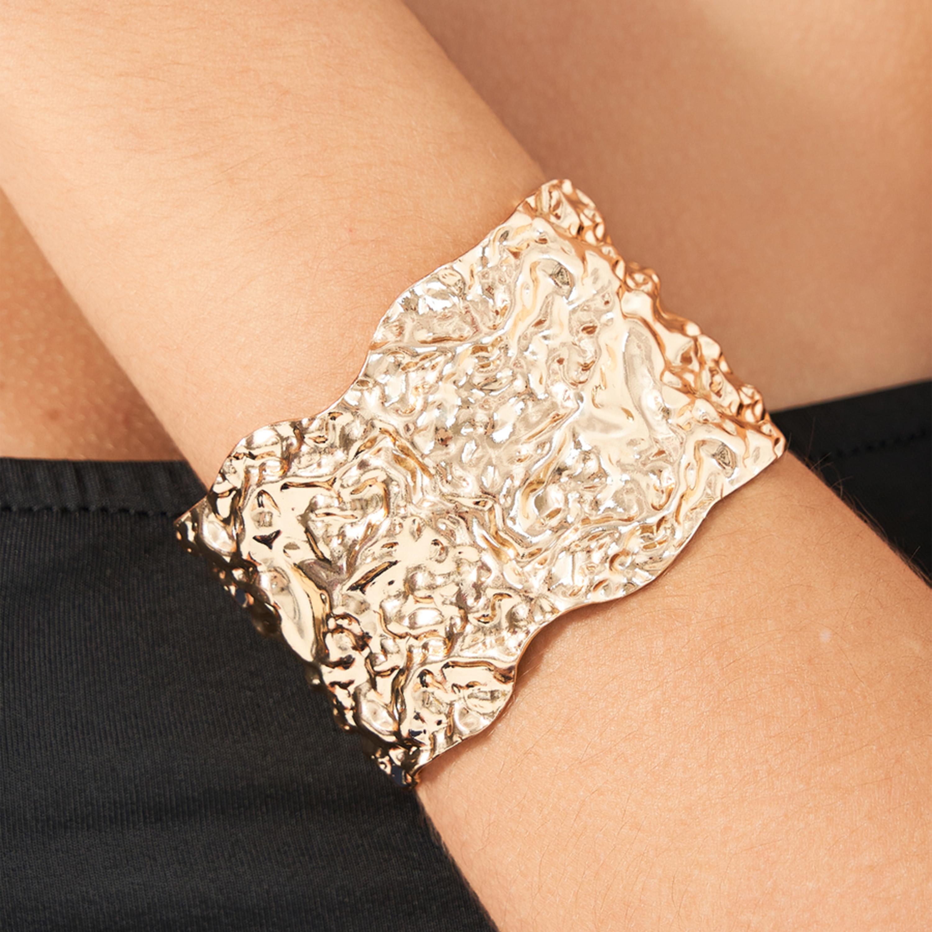 ستايلي - سوار عريض منقوش-women-watchesandjewellery-jewellery-banglesandbracelets-image-1
