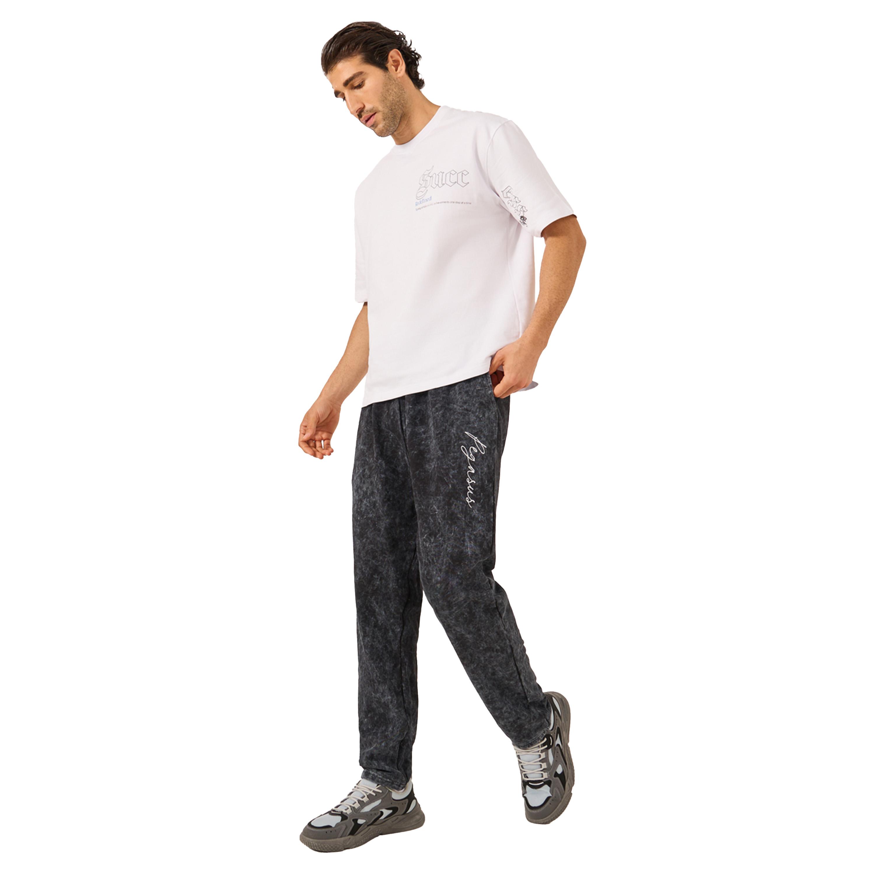 ستايلي - بنطال رياضي من قماش تيري بقصة ضيقة وطبعة شعار مغسول بالحامض-men-clothing-bottoms-joggers-image-2