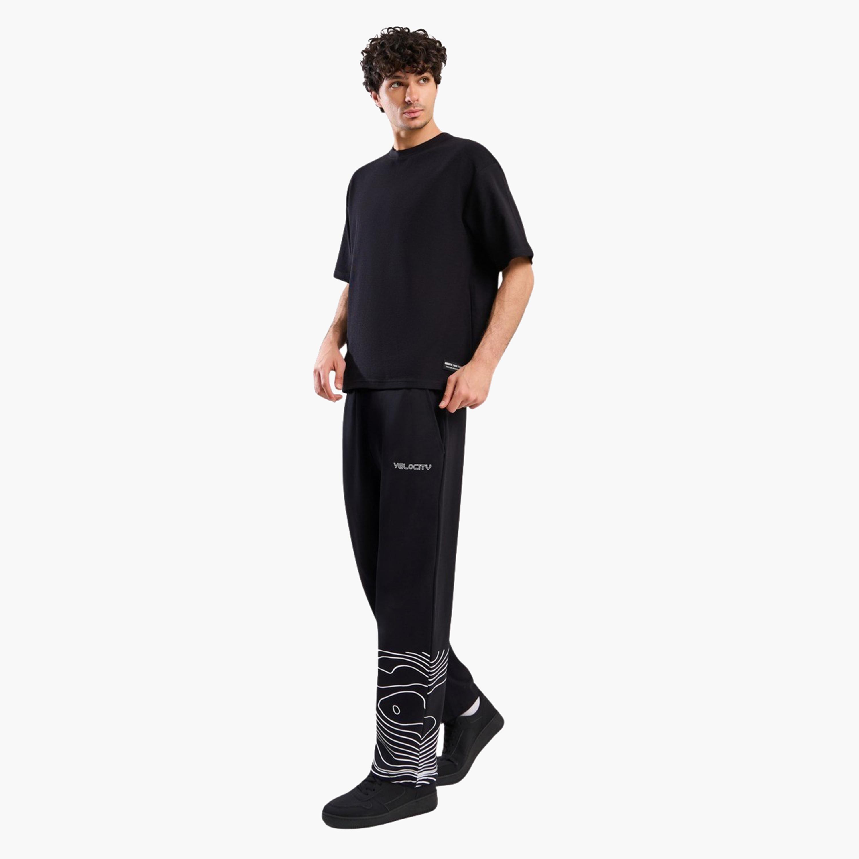 ستايلي - بنطال رياضي مريح بطبعة Dune Runner-men-clothing-bottoms-joggers-image-2