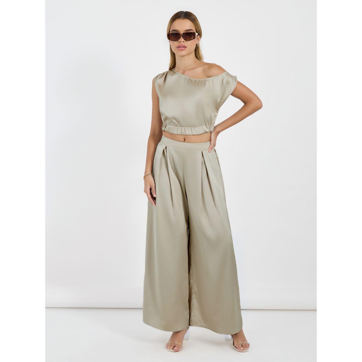 طقم منسق من بنطال بأرجل واسعة وبلوزة ساتان بلا أكمام-women-clothing-coordsets-image-1