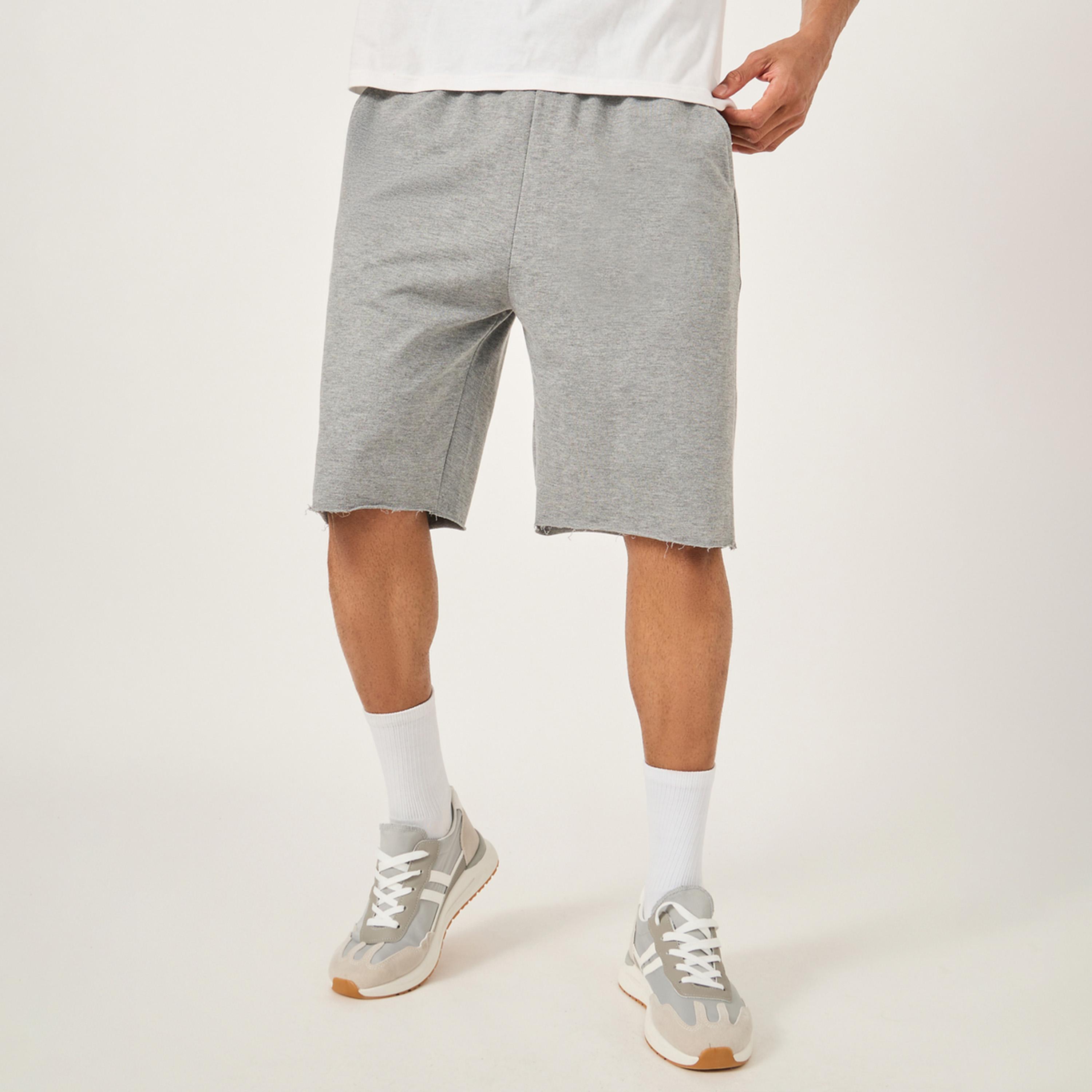 ستايلي - شورت متوسط الارتفاع وواسع الحجم مع رباط-men-clothing-bottoms-shorts-image-4