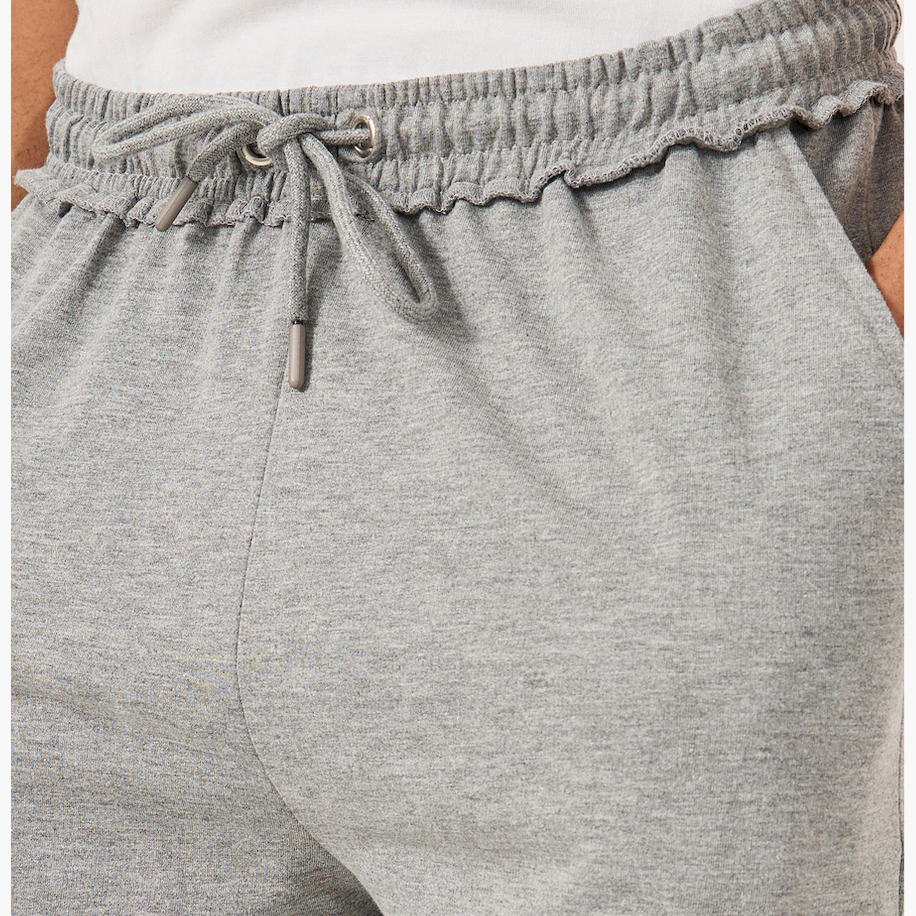 ستايلي - شورت متوسط الارتفاع وواسع الحجم مع رباط-men-clothing-bottoms-shorts-image-2