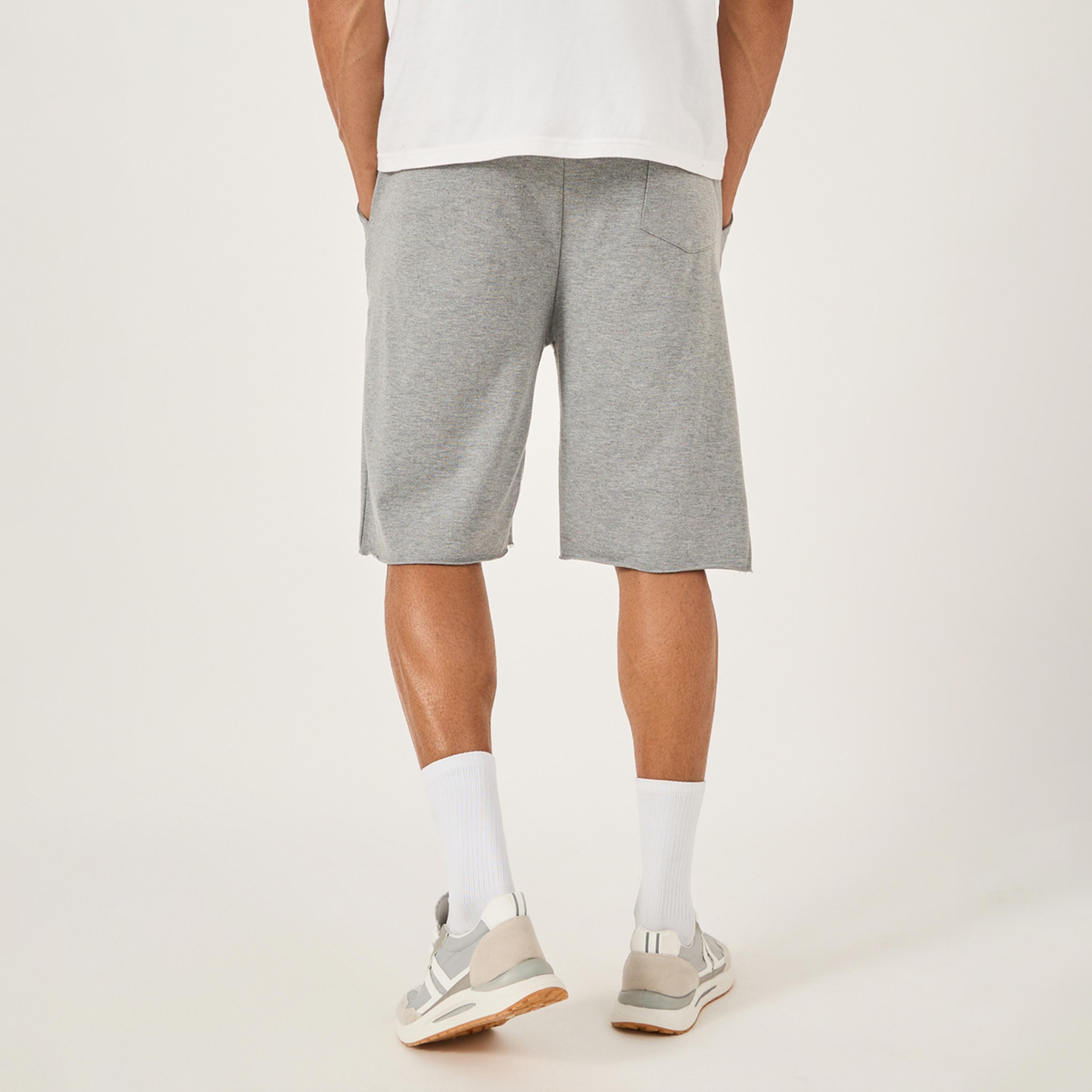 ستايلي - شورت متوسط الارتفاع وواسع الحجم مع رباط-men-clothing-bottoms-shorts-image-1