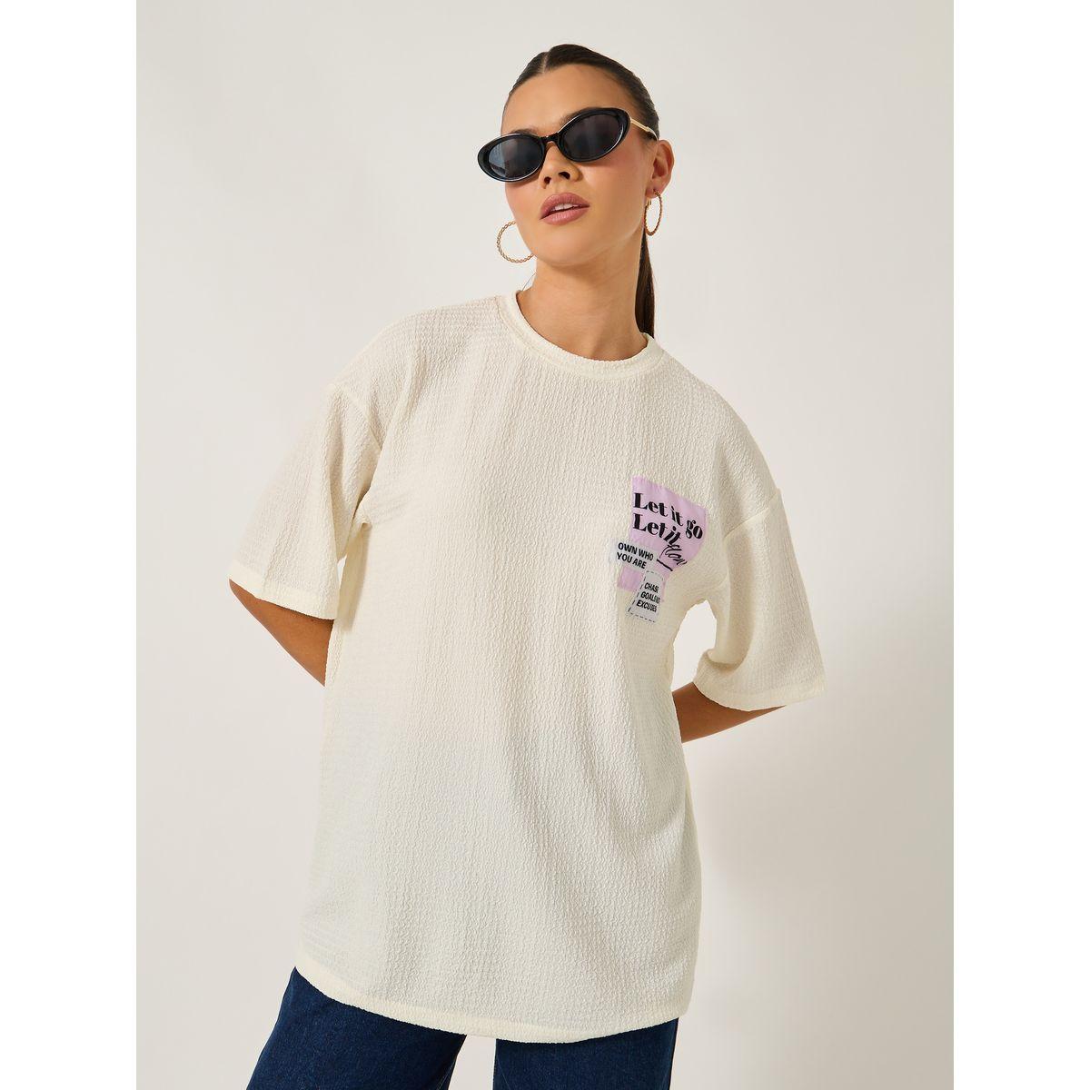 تيشيرت فضفاض بارز الملمس بطبعة مُرقعة-women-clothing-tshirts-image-1