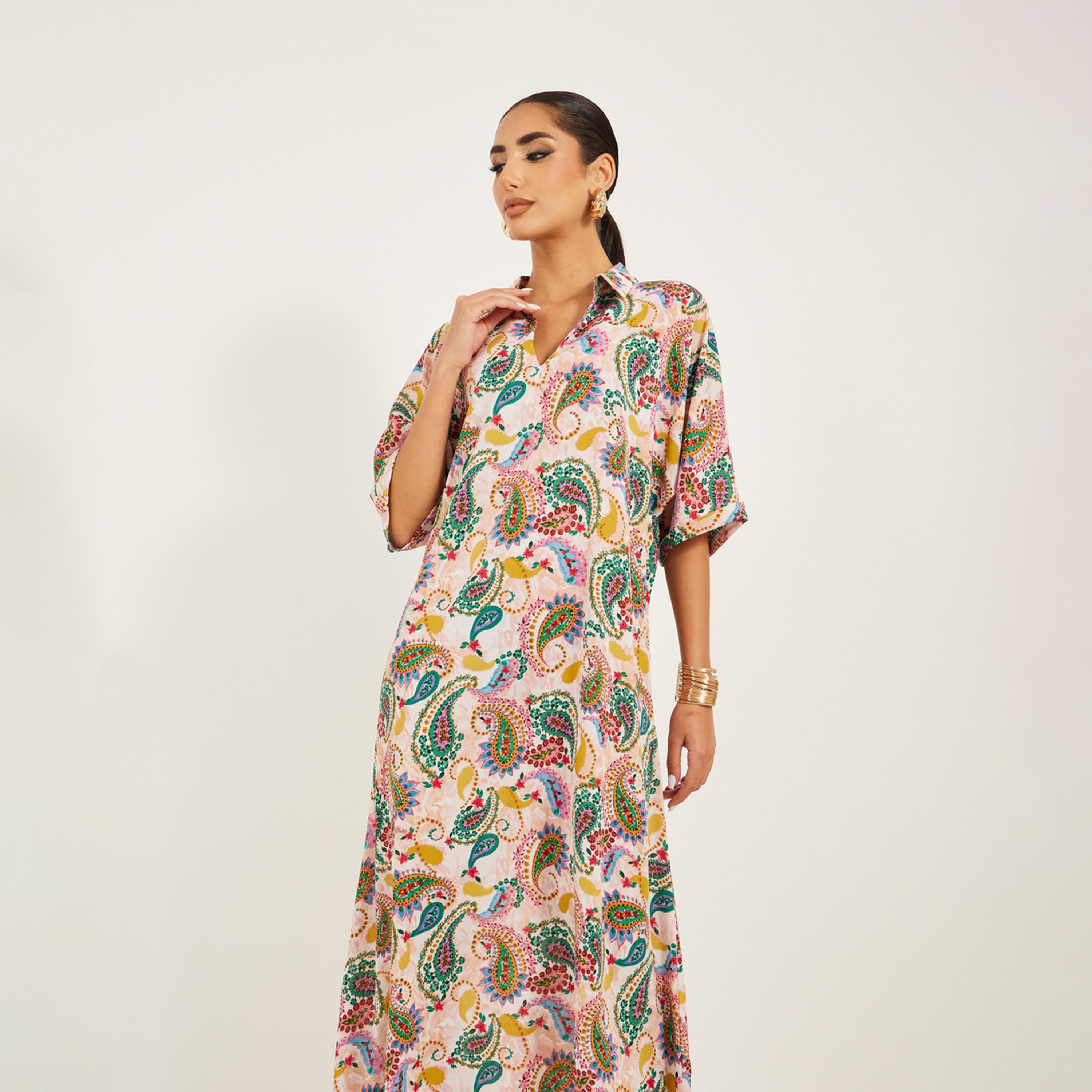 ستايلي - جلابية بتصميم جناح الخفاش بطبعة بيزلي كاملة الأكمام مع ياقة وفتحات جانبية-women-arabicclothing-jalabiyas-image-3