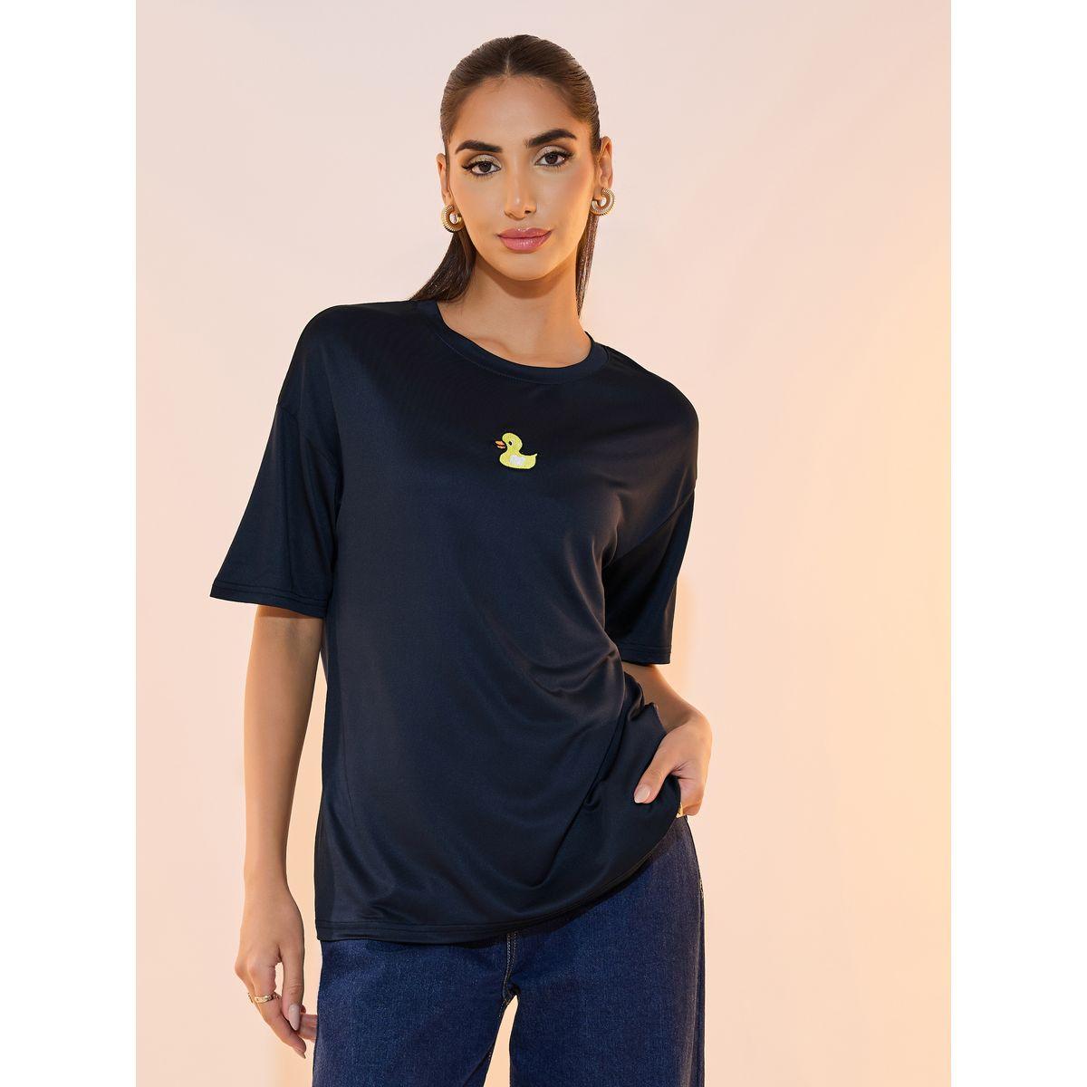 تيشيرت بتفاصيل مُطرّزة وياقة دائرية مع أكمام قصيرة-women-clothing-tshirts-image-1