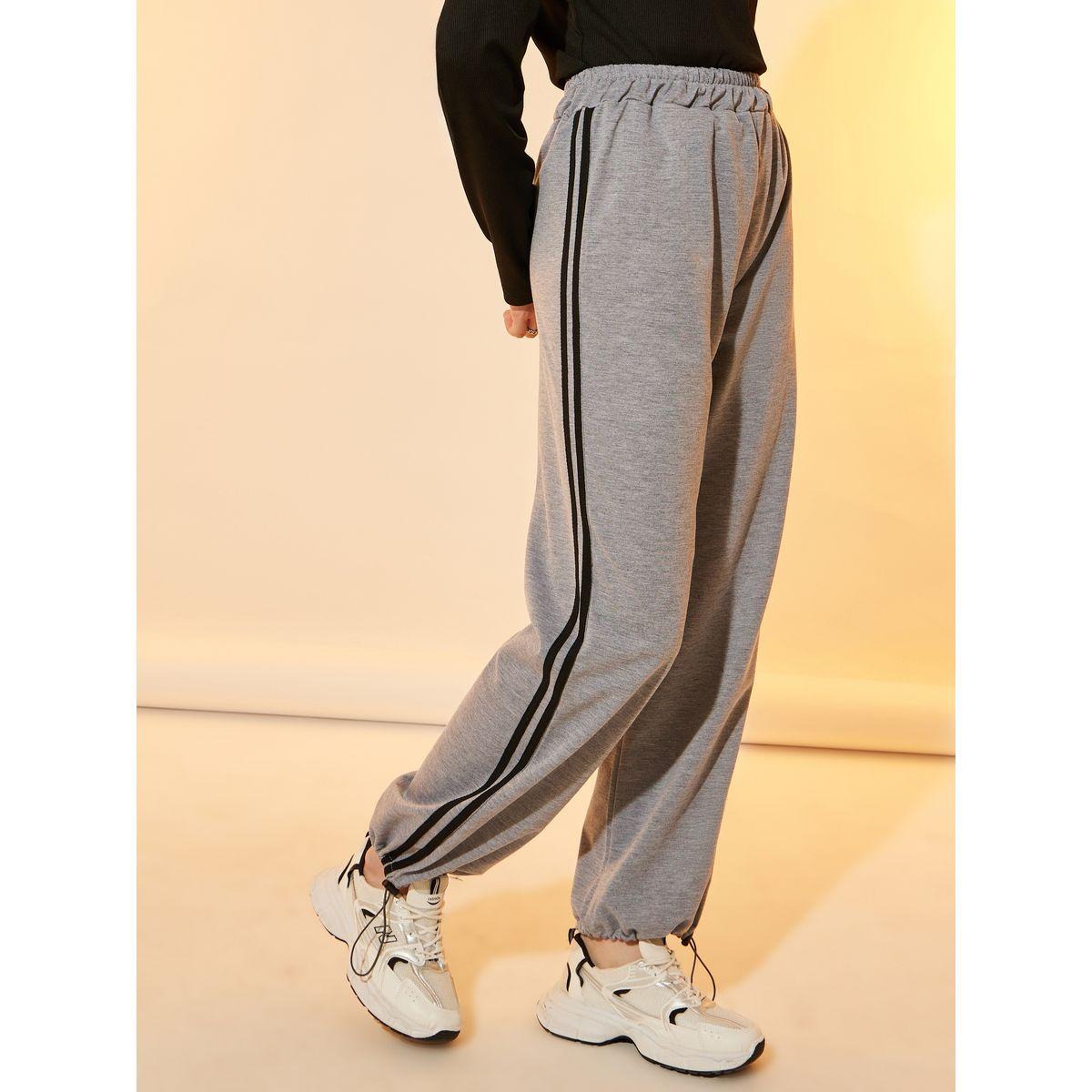 طقم منسق من جوغر مع بلوزة سادة بتفاصيل محبوكة-women-clothing-coordsets-image-1