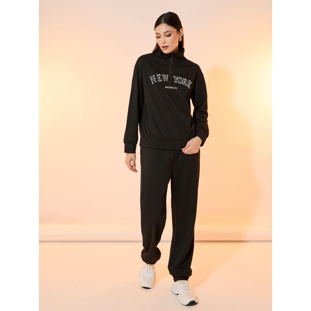 طقم منسق من جوغر وسويت شيرت بطبعة كتابة-women-clothing-coordsets-image-1
