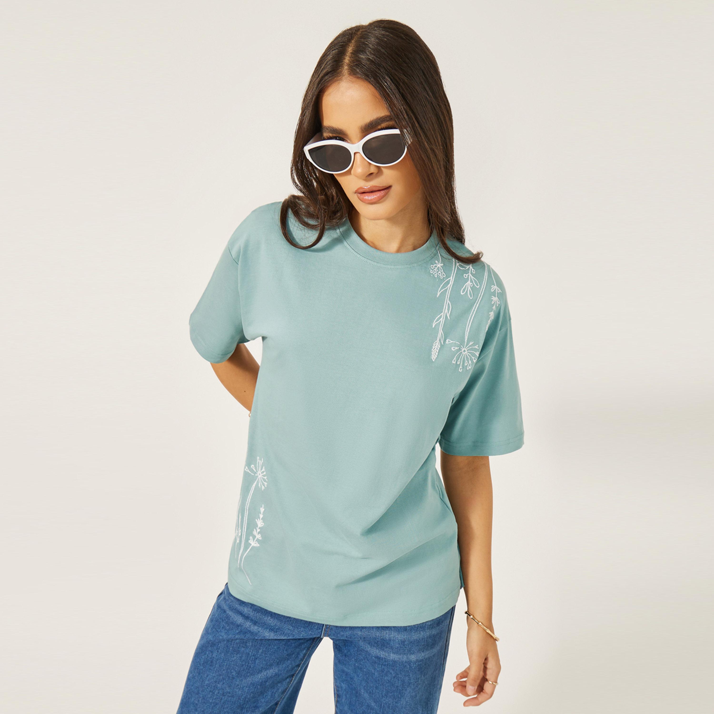 ستايلي - تي شيرت مطرز طويل الأكمام برقبة دائرية-women-clothing-tshirts-image-1