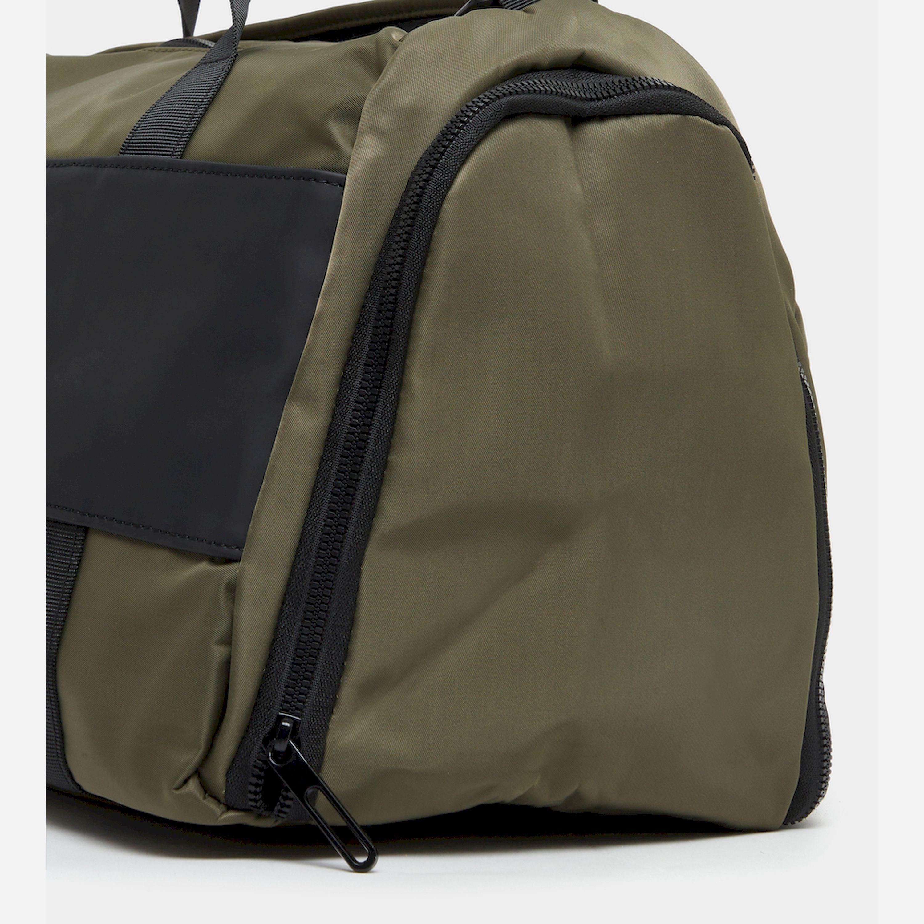 ستايلي - حقيبة رياضية بتفاصيل متباينة ومقابض مزدوجة-travel-luggagesandbags-dufflebags-image-4