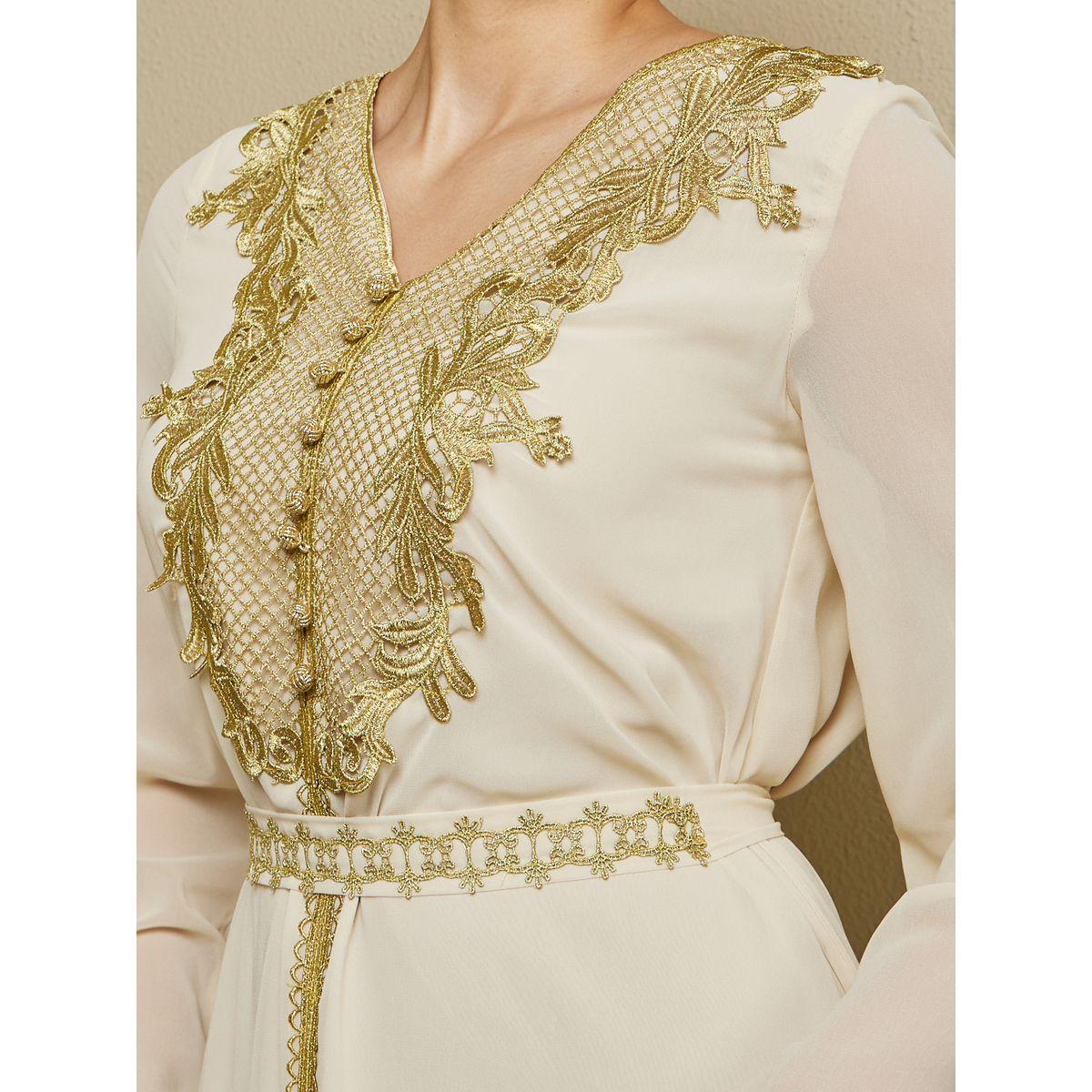 قفطان بحواف واسعة مع تداخلات دانتيل وأزرار-women-arabicclothing-kaftan-image-5