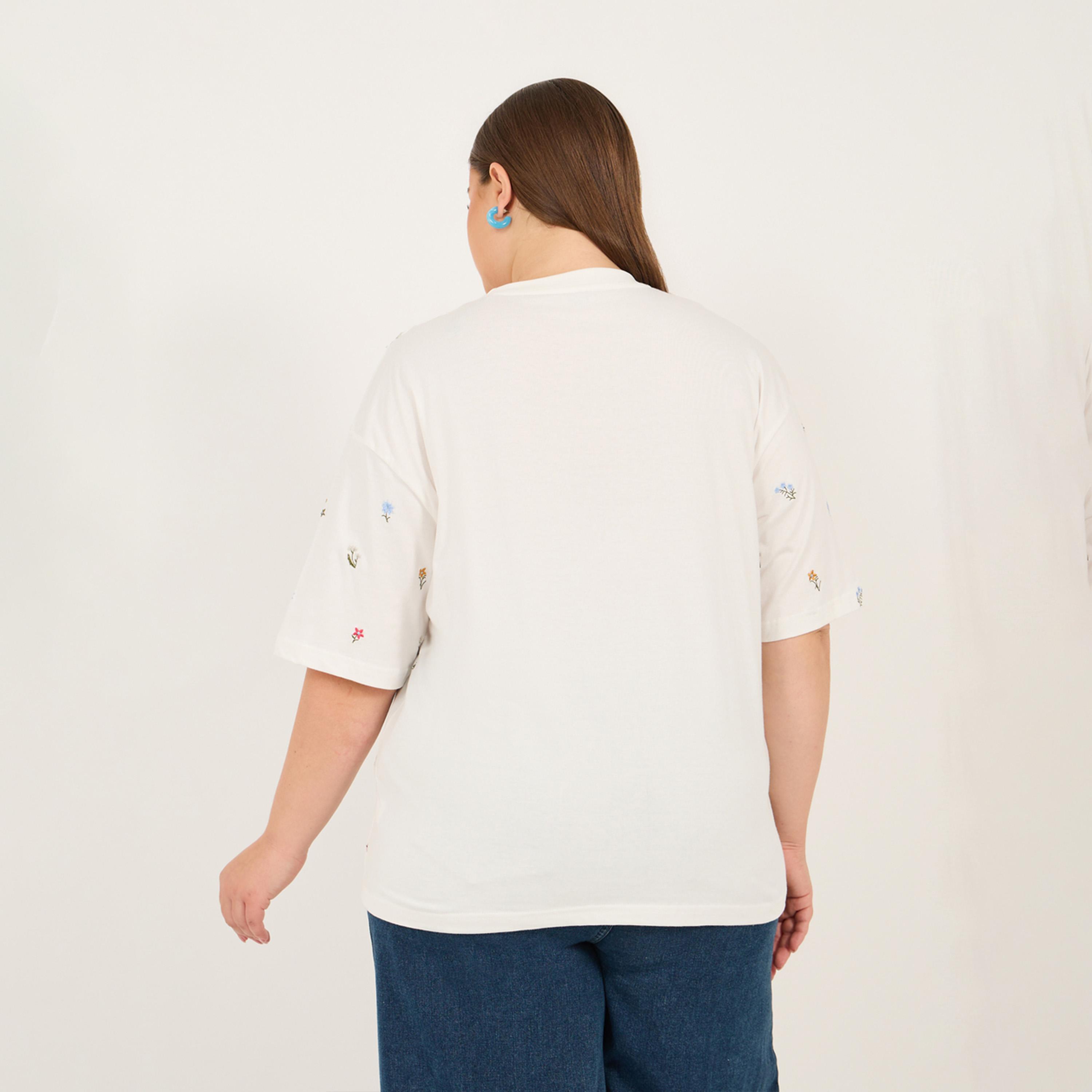 Styli Plus Size Oversized All Over Floral Embroidered T-Shirt-women-clothing-nightwear-pyjamas-tops-image-4