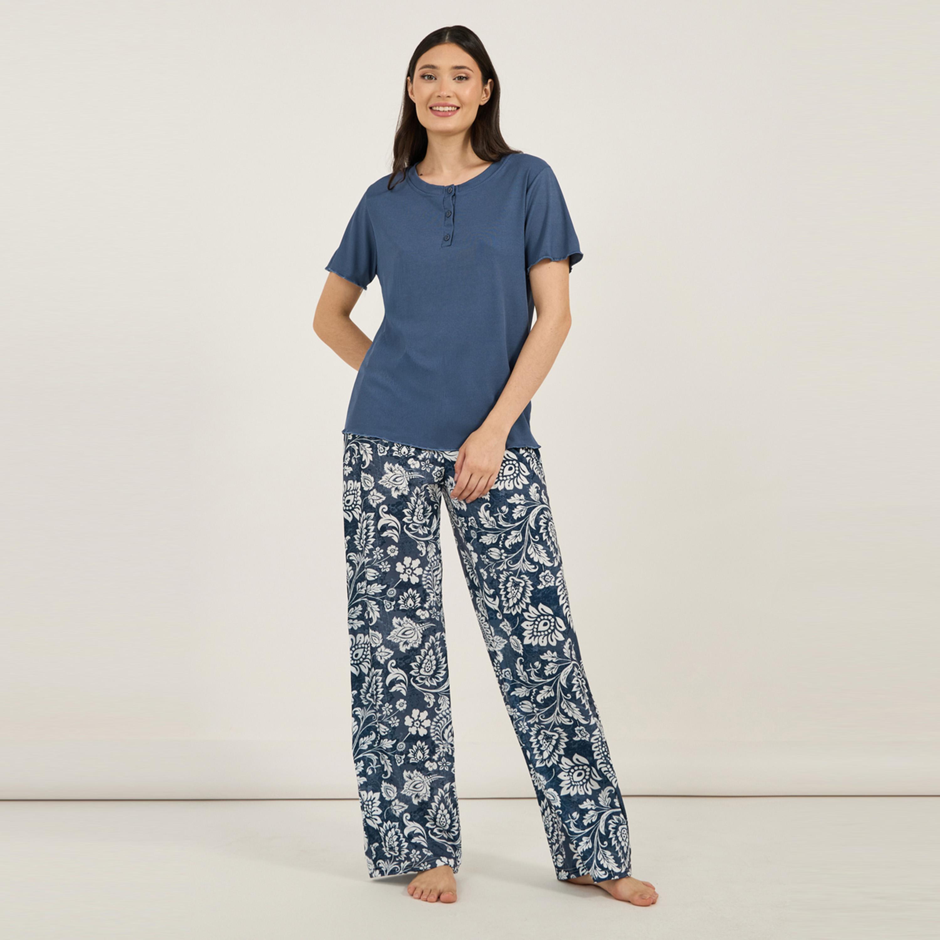 ستايلي - طقم تي شيرت مضلع مع بنطال بيجامة بطبعة أشجار أنوايند-women-clothing-nightwear-pyjamas-longsets-image-1
