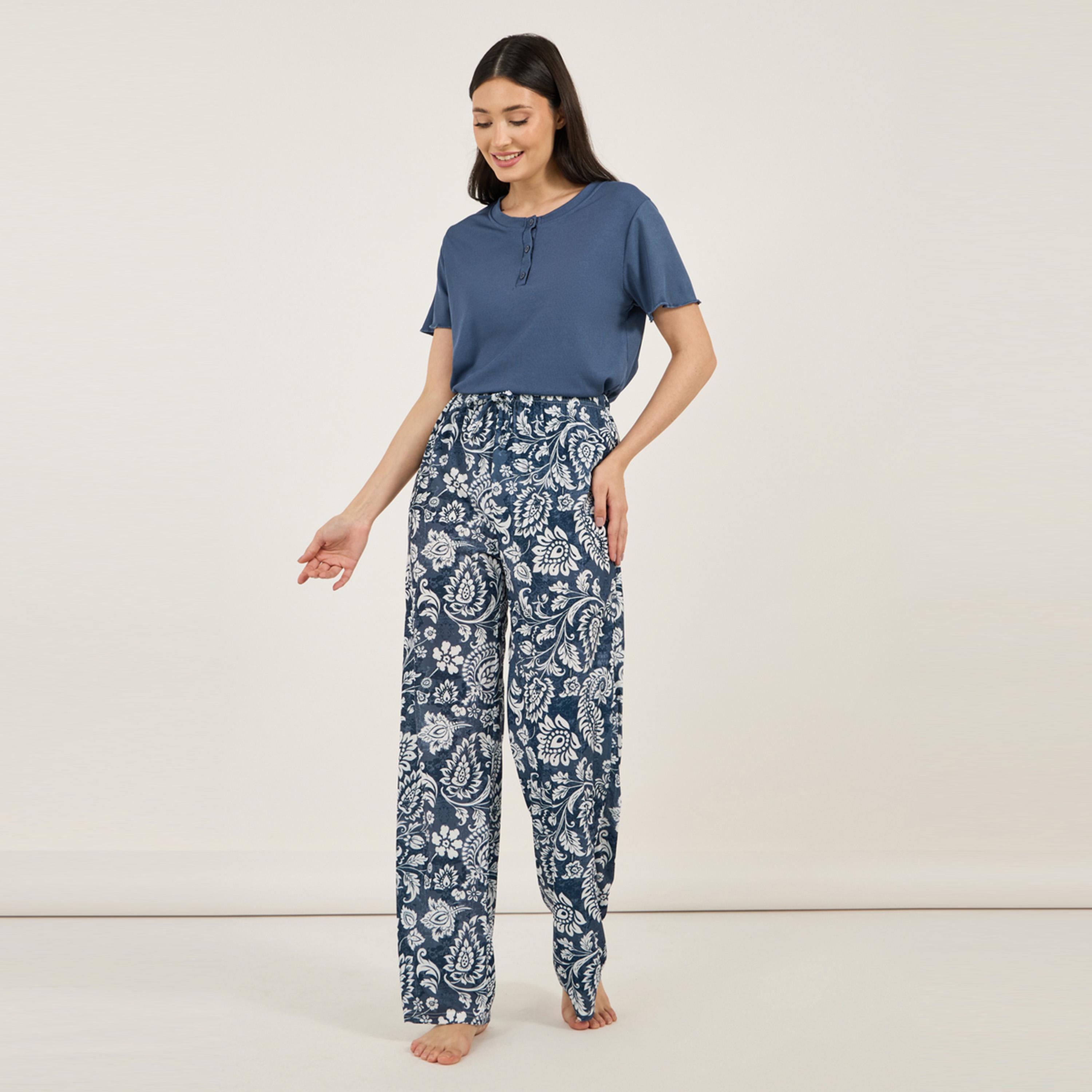 ستايلي - طقم تي شيرت مضلع مع بنطال بيجامة بطبعة أشجار أنوايند-women-clothing-nightwear-pyjamas-longsets-image-3