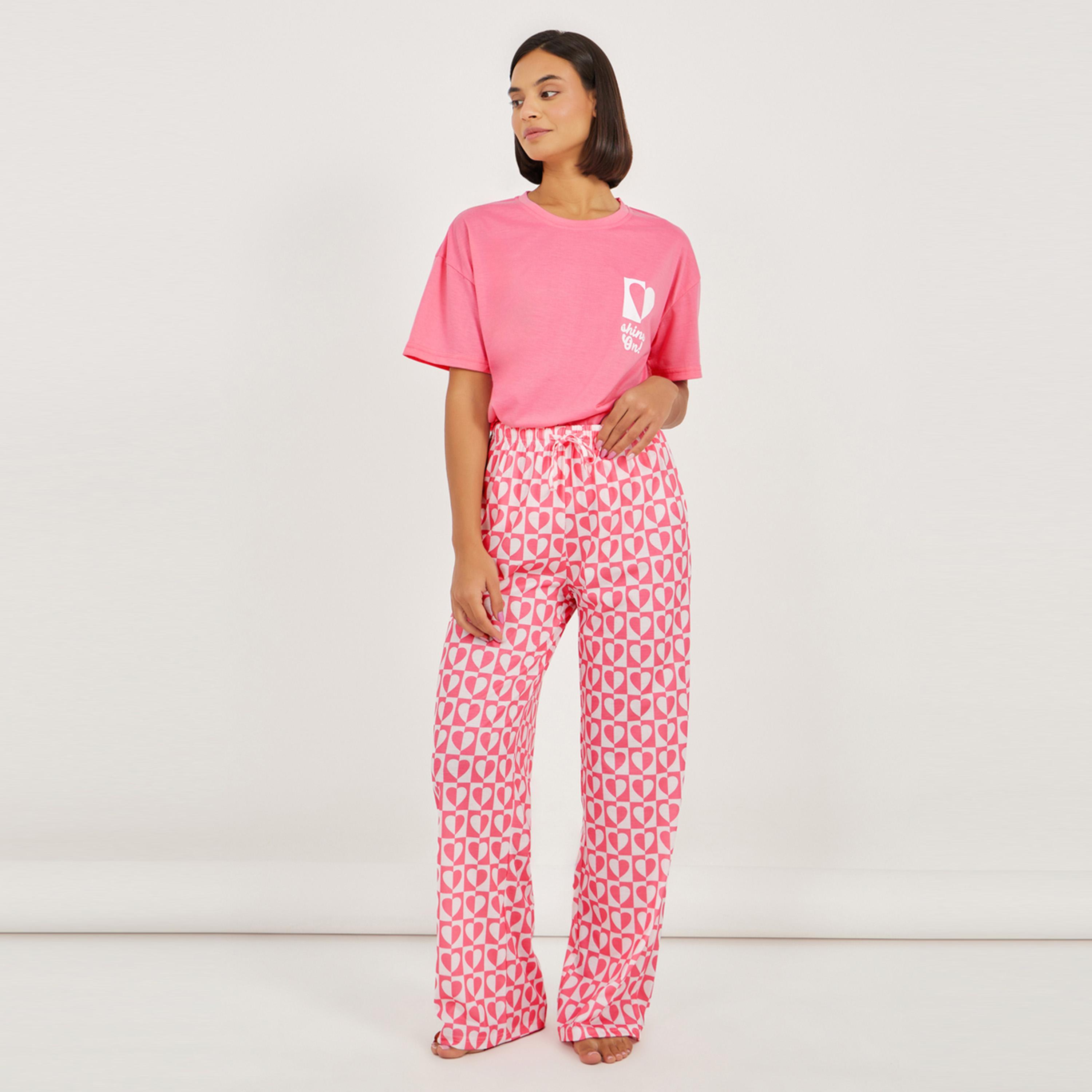 Styli Unwind Split Heart Graphic Dropped Shoulder T-Shirt & Pyjama Set-women-clothing-nightwear-pyjamas-longsets-image-3