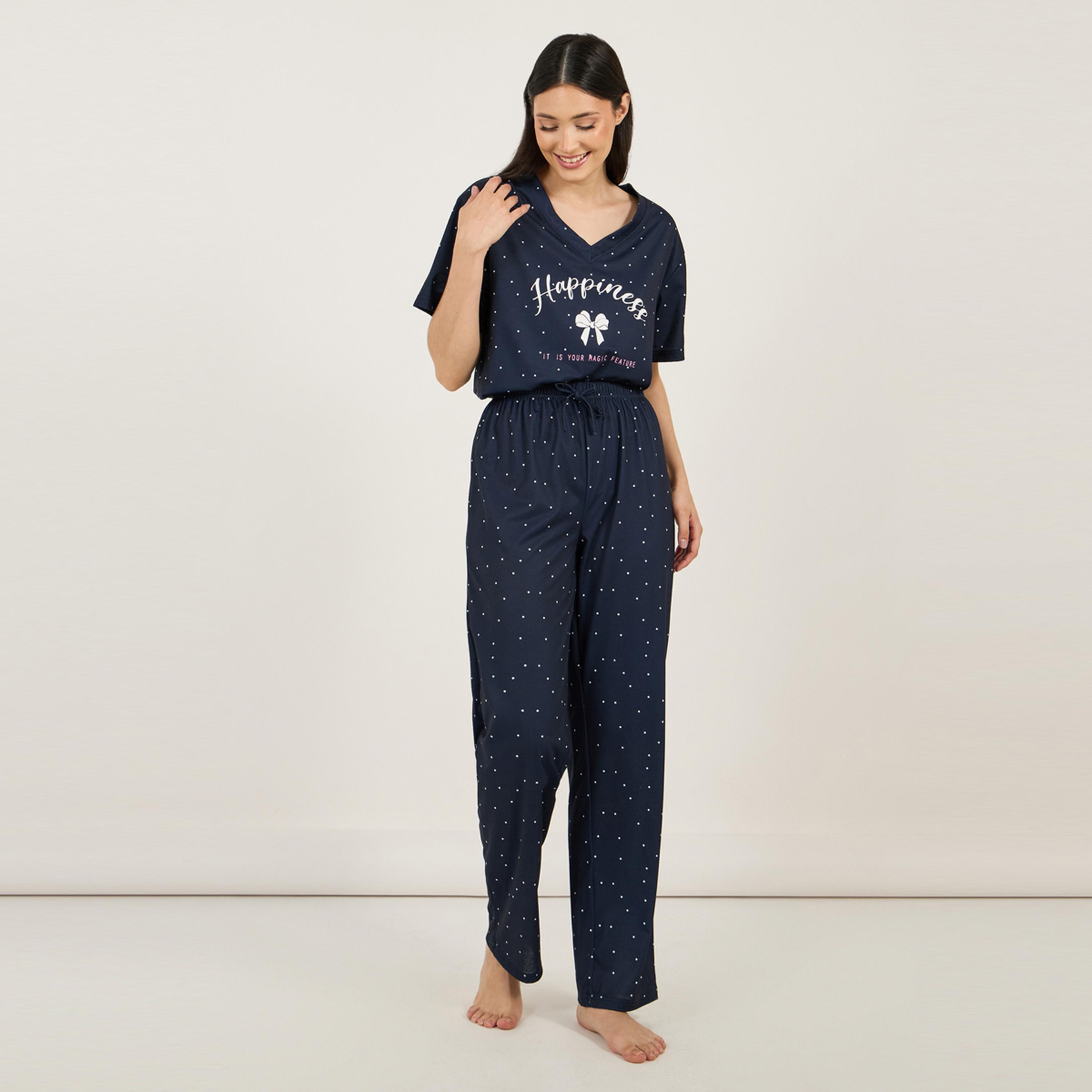 ستايلي - طقم تي شيرت بشعار وفتحة V مع بنطال بيجامة منقط أنوايند-women-clothing-nightwear-pyjamas-longsets-image-5