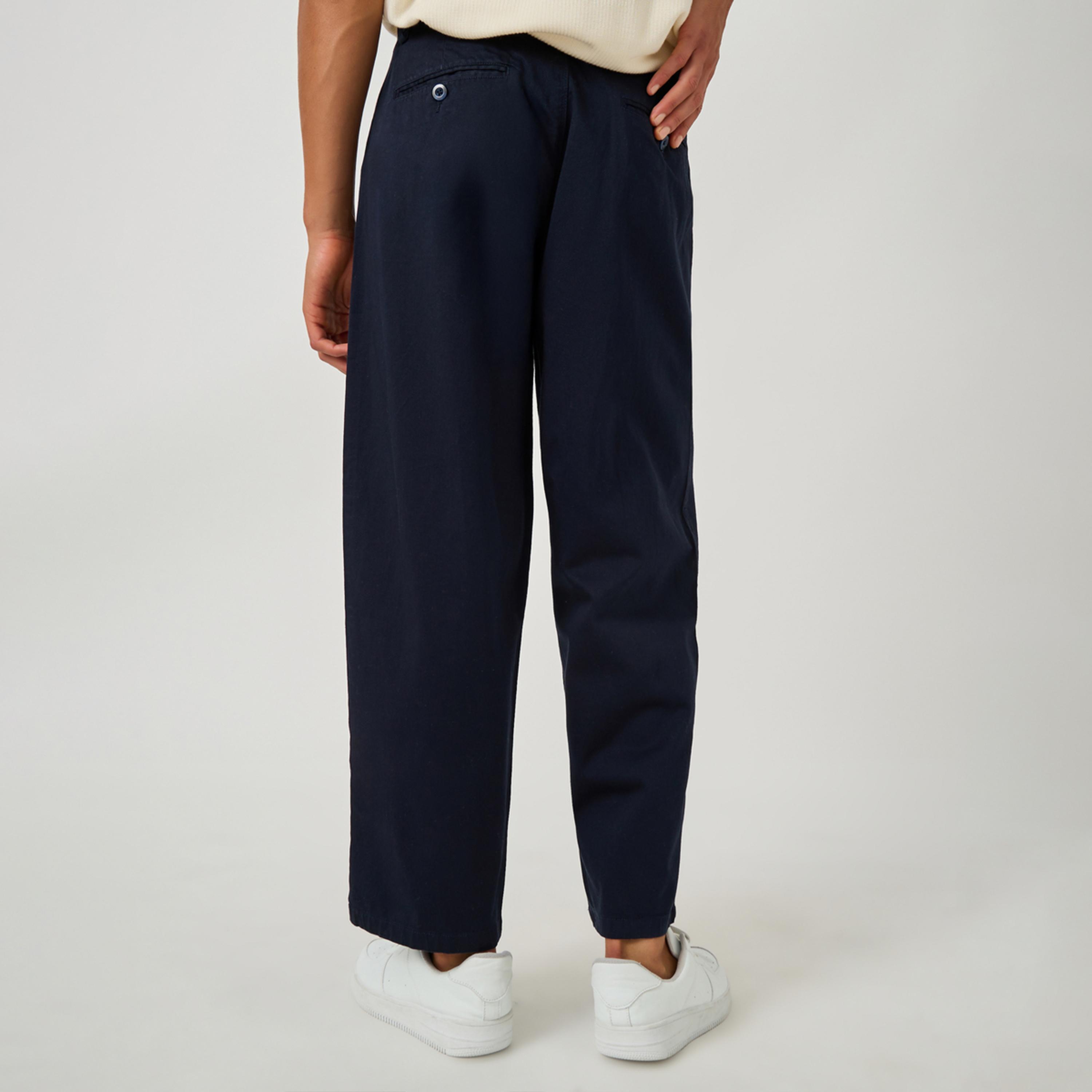 ستايلي - بنطال تشينو سادة واسع الساق من الساتان المطاطي-men-clothing-bottoms-trousersandchinos-trousers-image-4