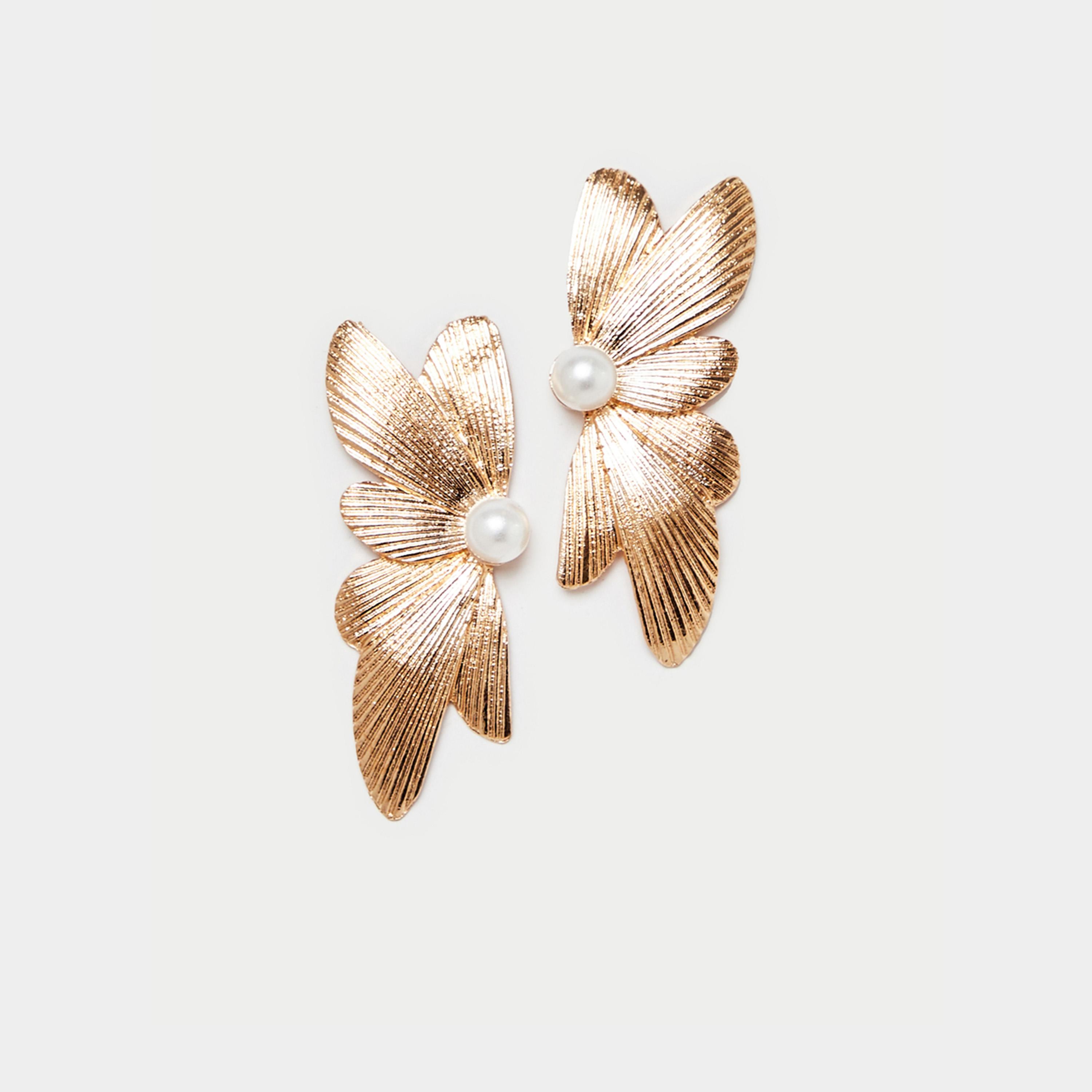 Styli Feather Look Textured Oversized Earrings-women-watchesandjewellery-jewellery-earrings-image-1