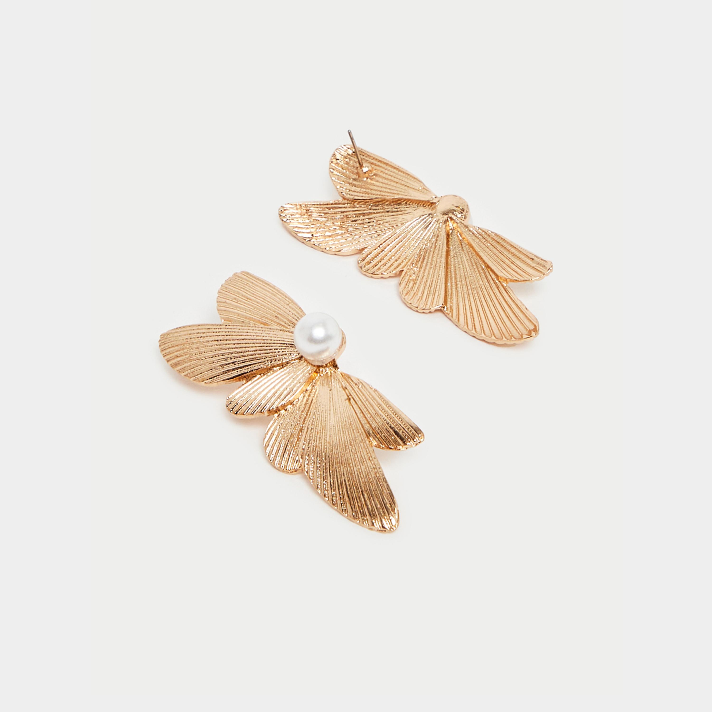 Styli Feather Look Textured Oversized Earrings-women-watchesandjewellery-jewellery-earrings-image-3