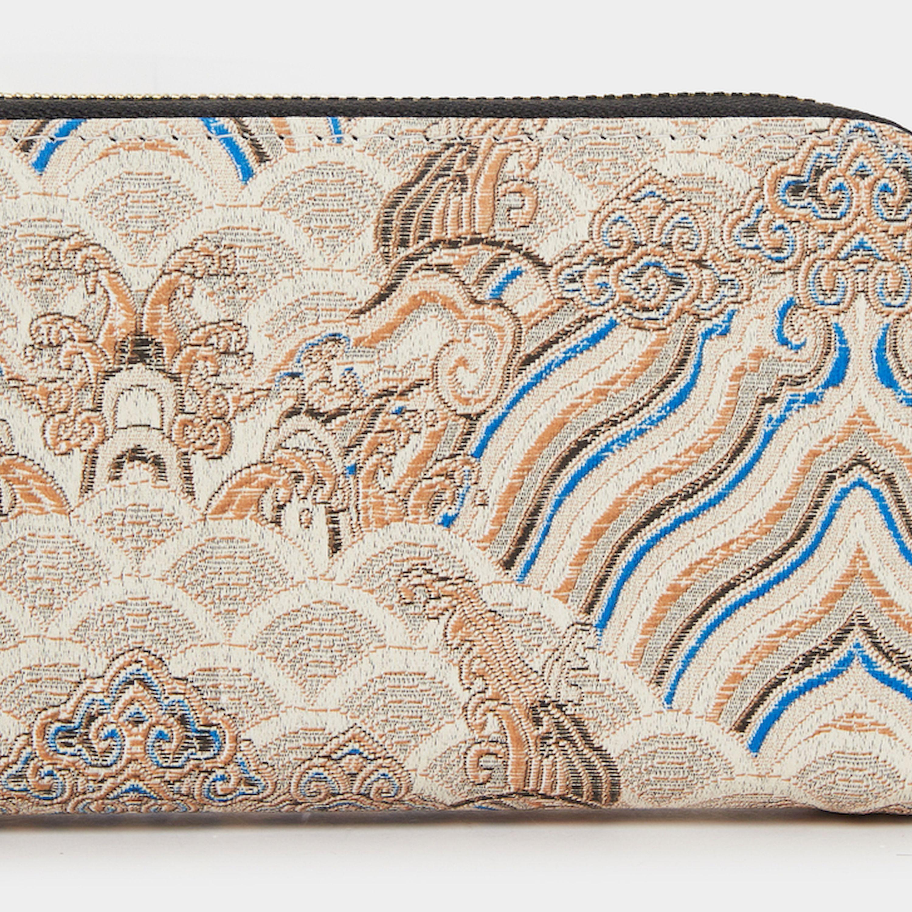 ستايلي - محفظة مطرزة مزودة بسحّاب-women-bagsandwallets-wallets-image-3