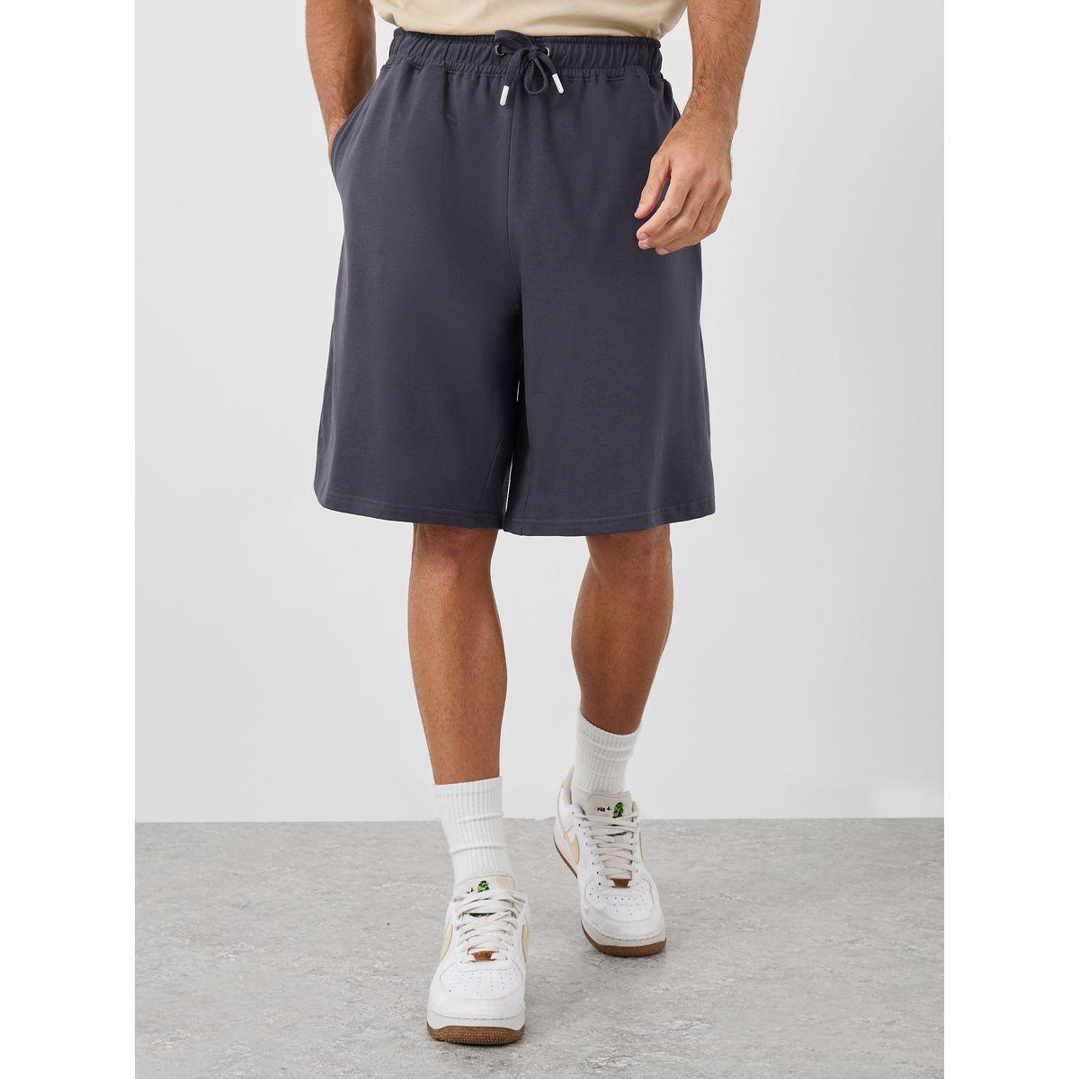 طقم منسق من شورت وتيشيرت فضفاض بطبعة كتابة-men-clothing-coordsets-image-4