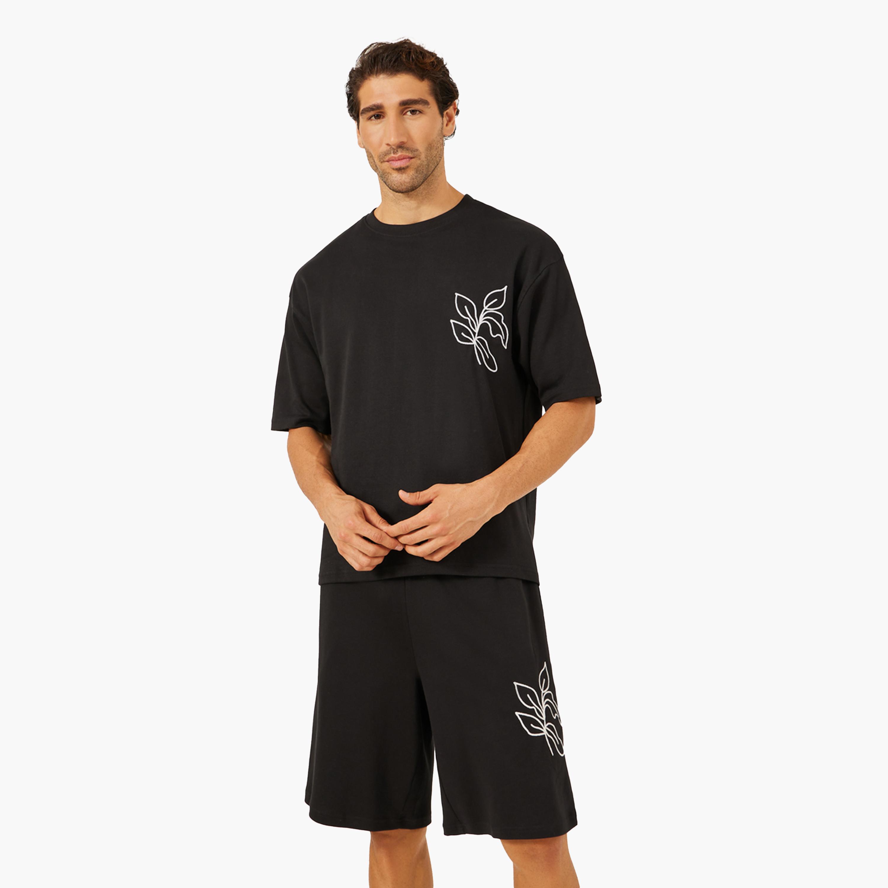 Styli Embroidered Oversized T-Shirt and Shorts Co-Ords-men-clothing-coordsets-image-2