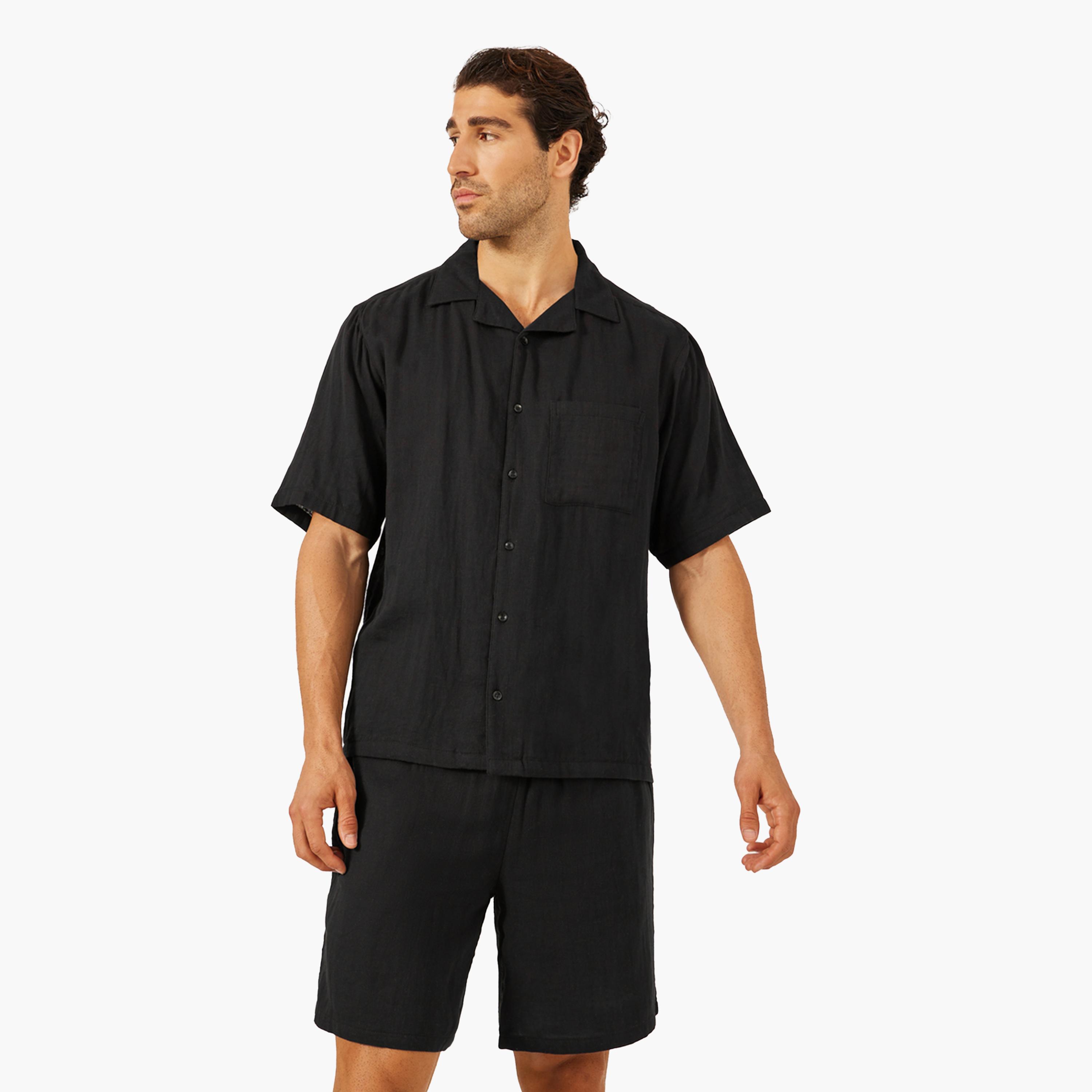 ستايلي - طقم قميص سادة بأكمام قصيرة وقصة مريحة مع شورت-men-clothing-coordsets-image-2
