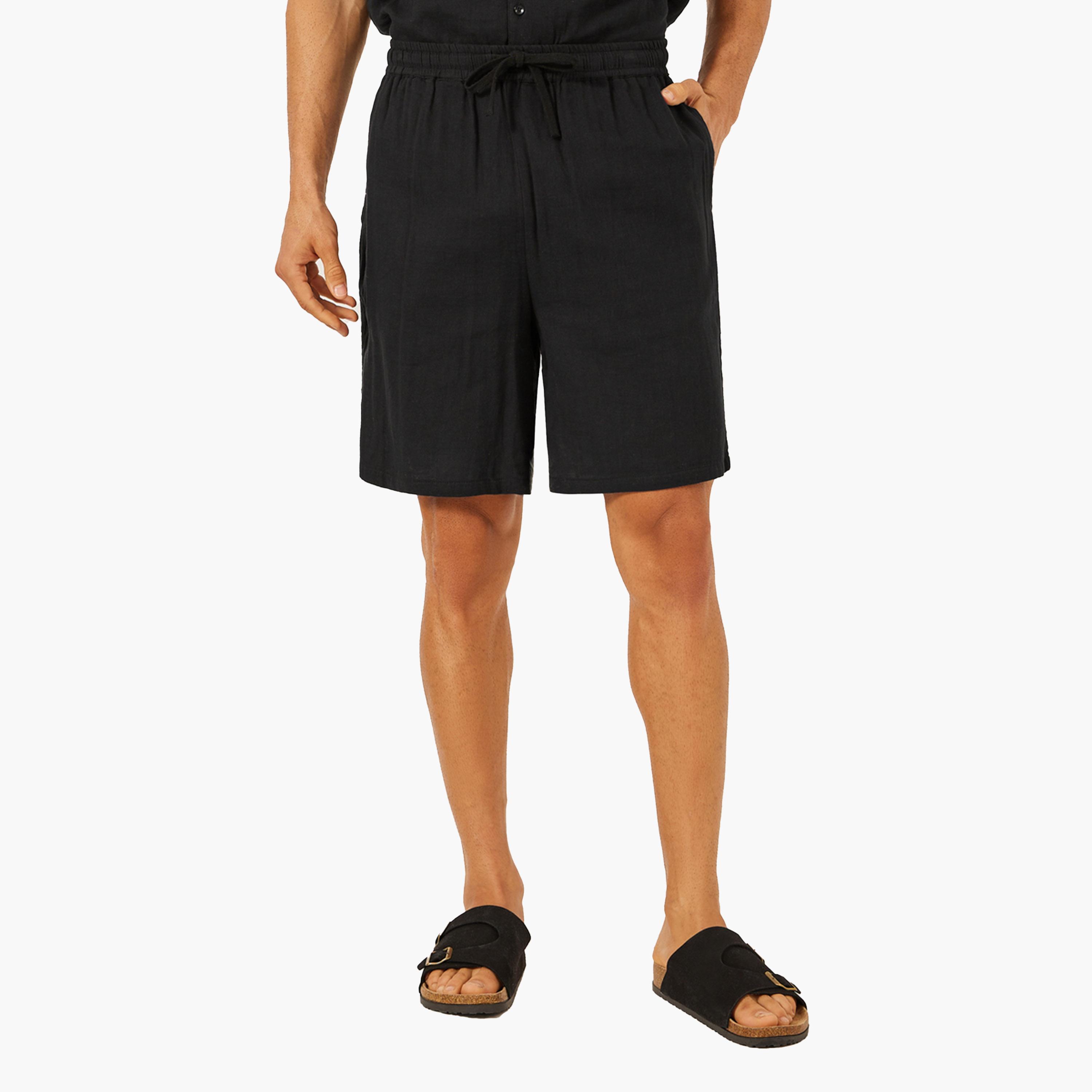 ستايلي - طقم قميص سادة بأكمام قصيرة وقصة مريحة مع شورت-men-clothing-coordsets-image-5