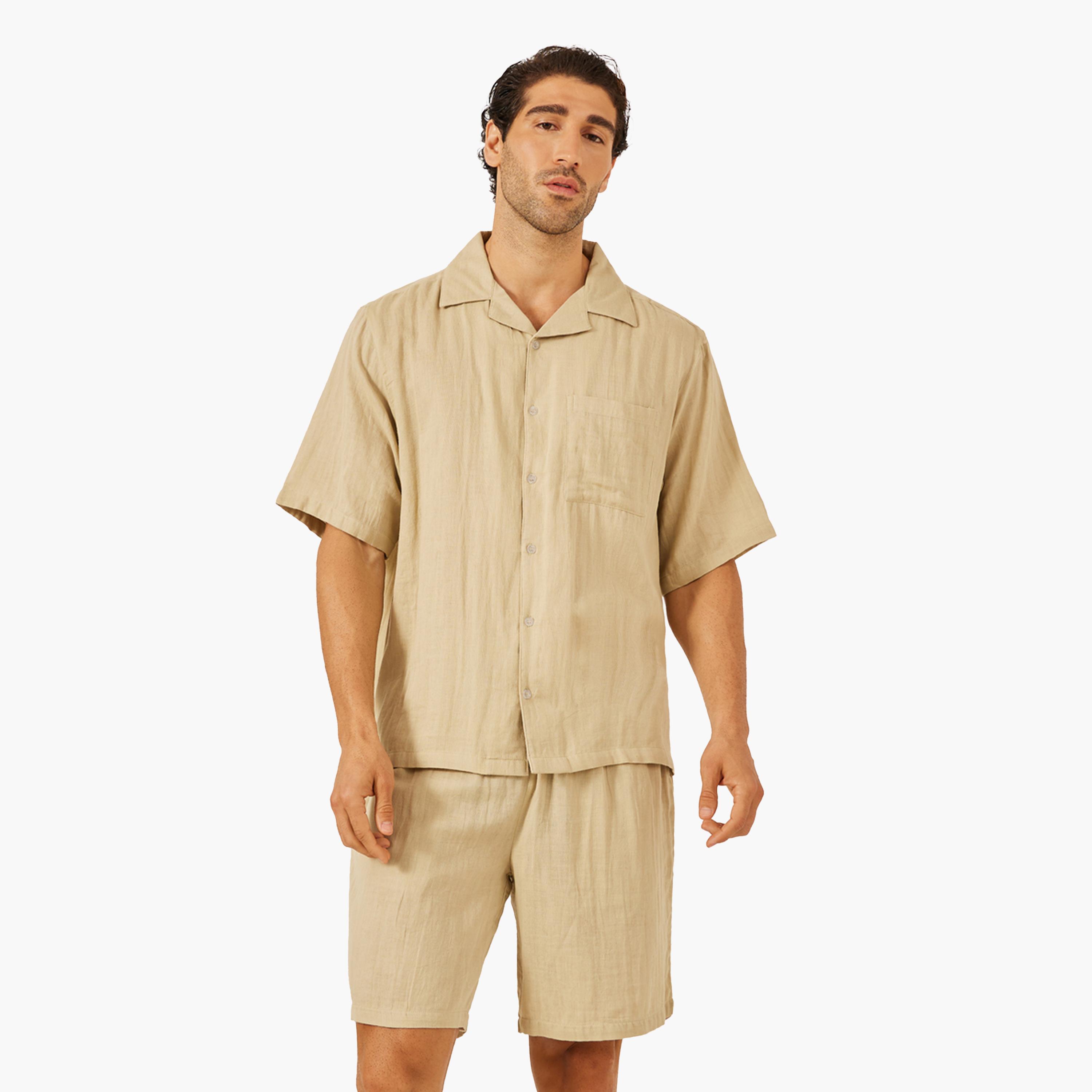 ستايلي - طقم قميص سادة بأكمام قصيرة وقصة مريحة مع شورت-men-clothing-coordsets-image-2