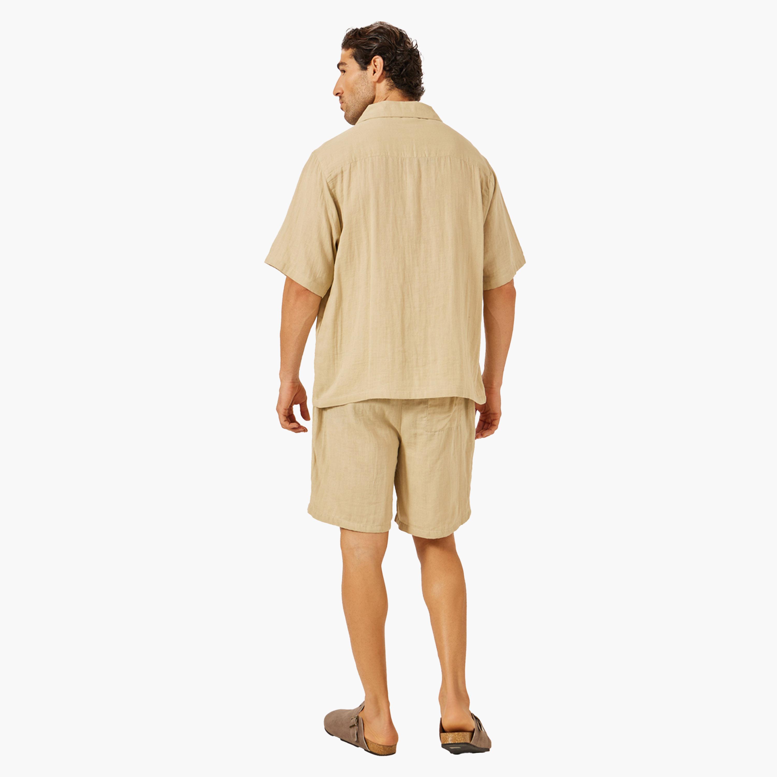 ستايلي - طقم قميص سادة بأكمام قصيرة وقصة مريحة مع شورت-men-clothing-coordsets-image-4