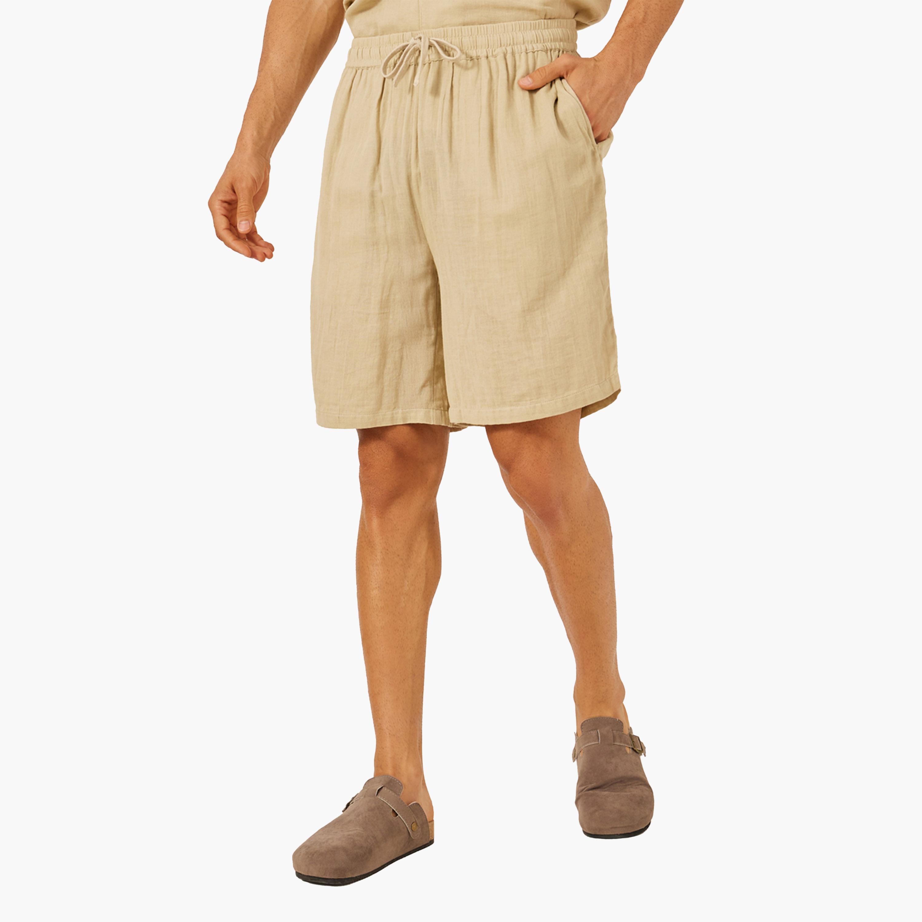 ستايلي - طقم قميص سادة بأكمام قصيرة وقصة مريحة مع شورت-men-clothing-coordsets-image-5