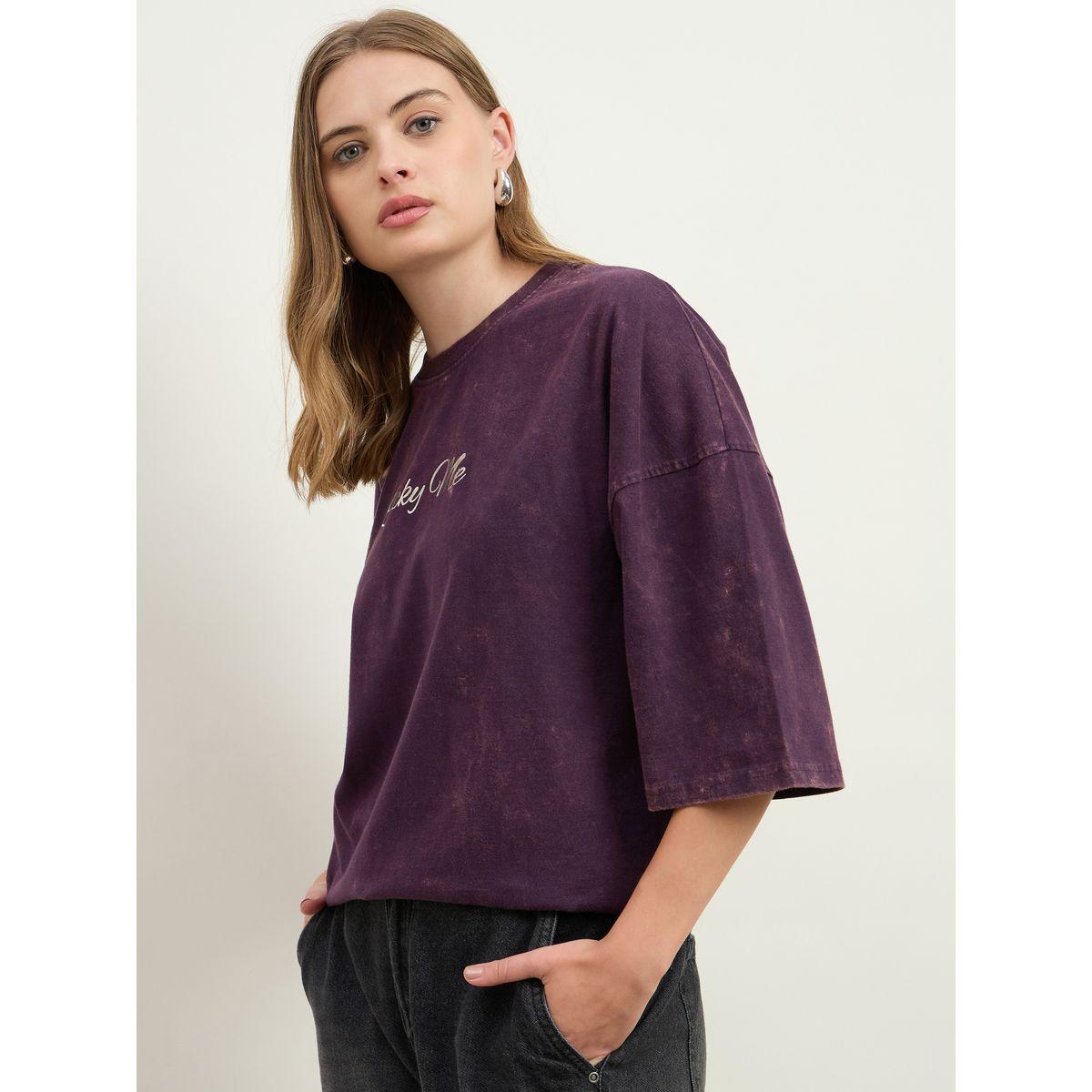 Styli Acid Washed Lucky Me Slogan Foil Print Exaggerated Shoulder Oversized T-Shirt-women-clothing-tshirts-image-3