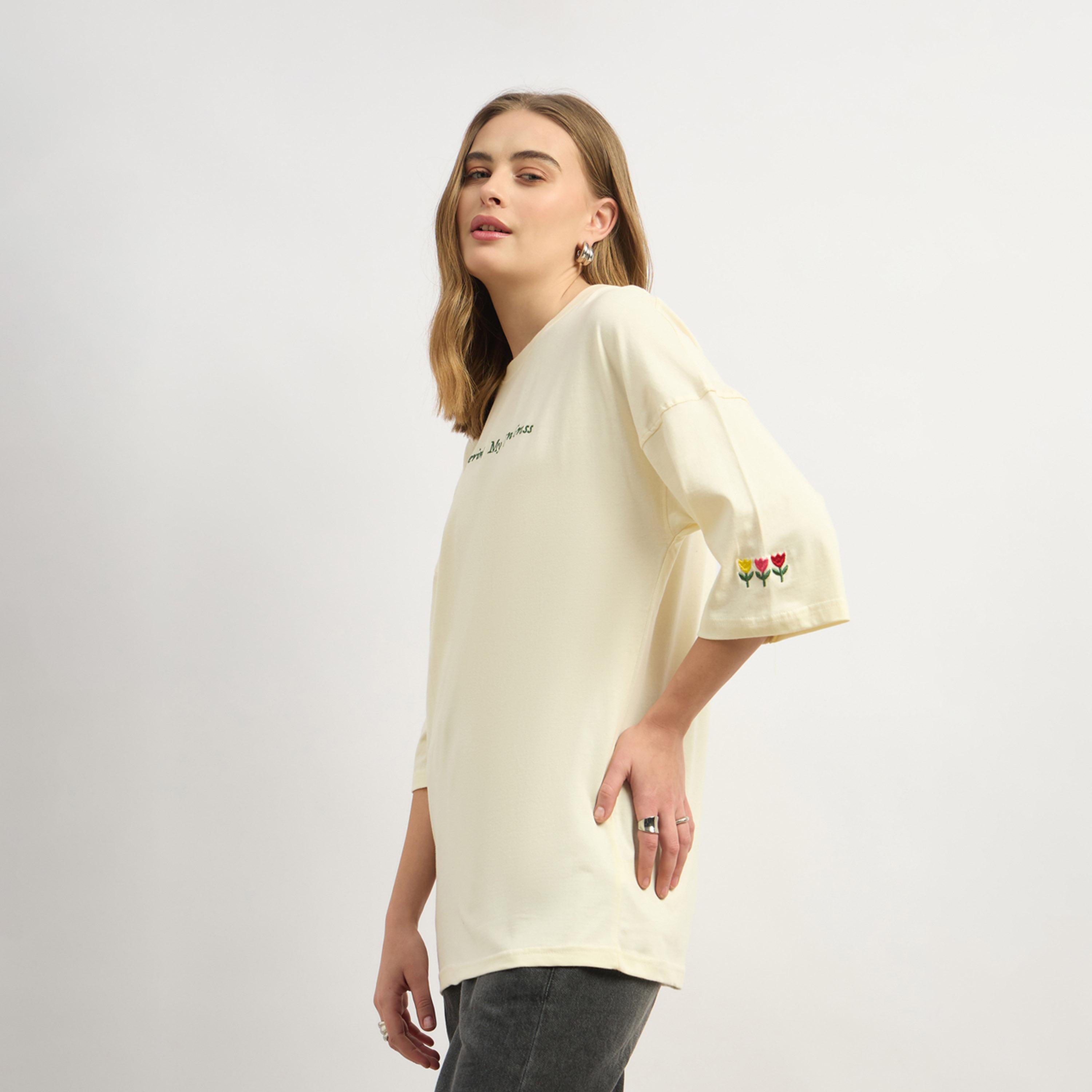 ستايلي - تي شيرت كبير الحجم مطرز بالزهور من الأسفل-women-clothing-tshirts-image-3