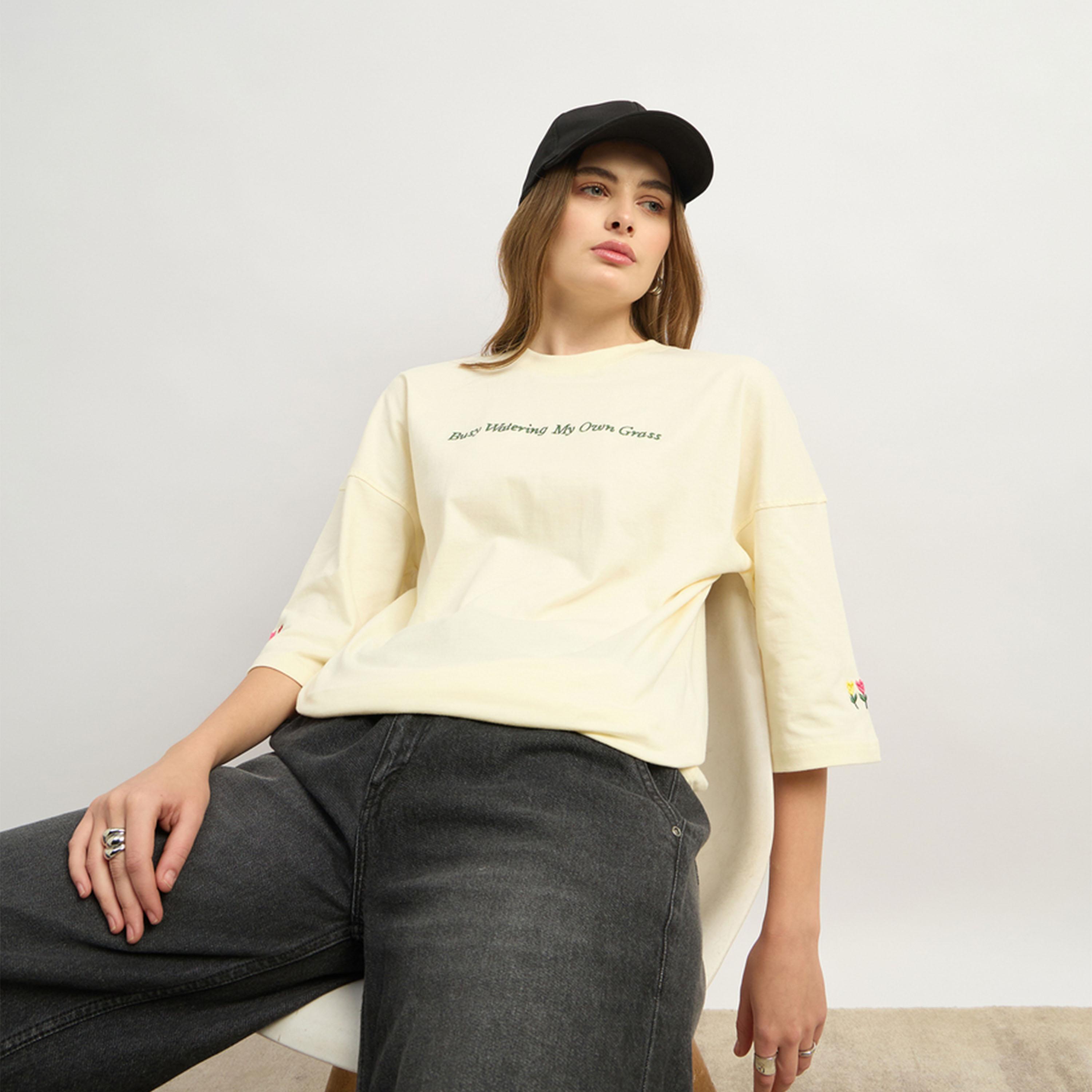 ستايلي - تي شيرت كبير الحجم مطرز بالزهور من الأسفل-women-clothing-tshirts-image-6