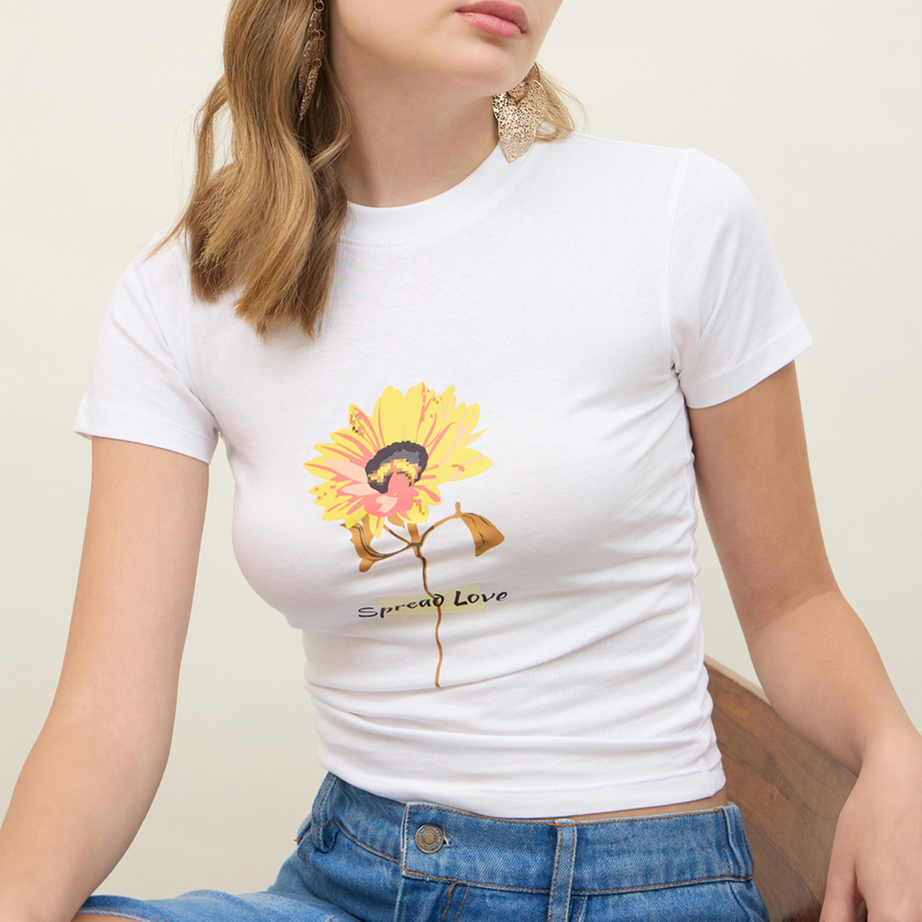 ستايلي - تي شيرت جرافيكي بأكمام قصيرة وطبعة جرافيكية-women-clothing-tshirts-image-4