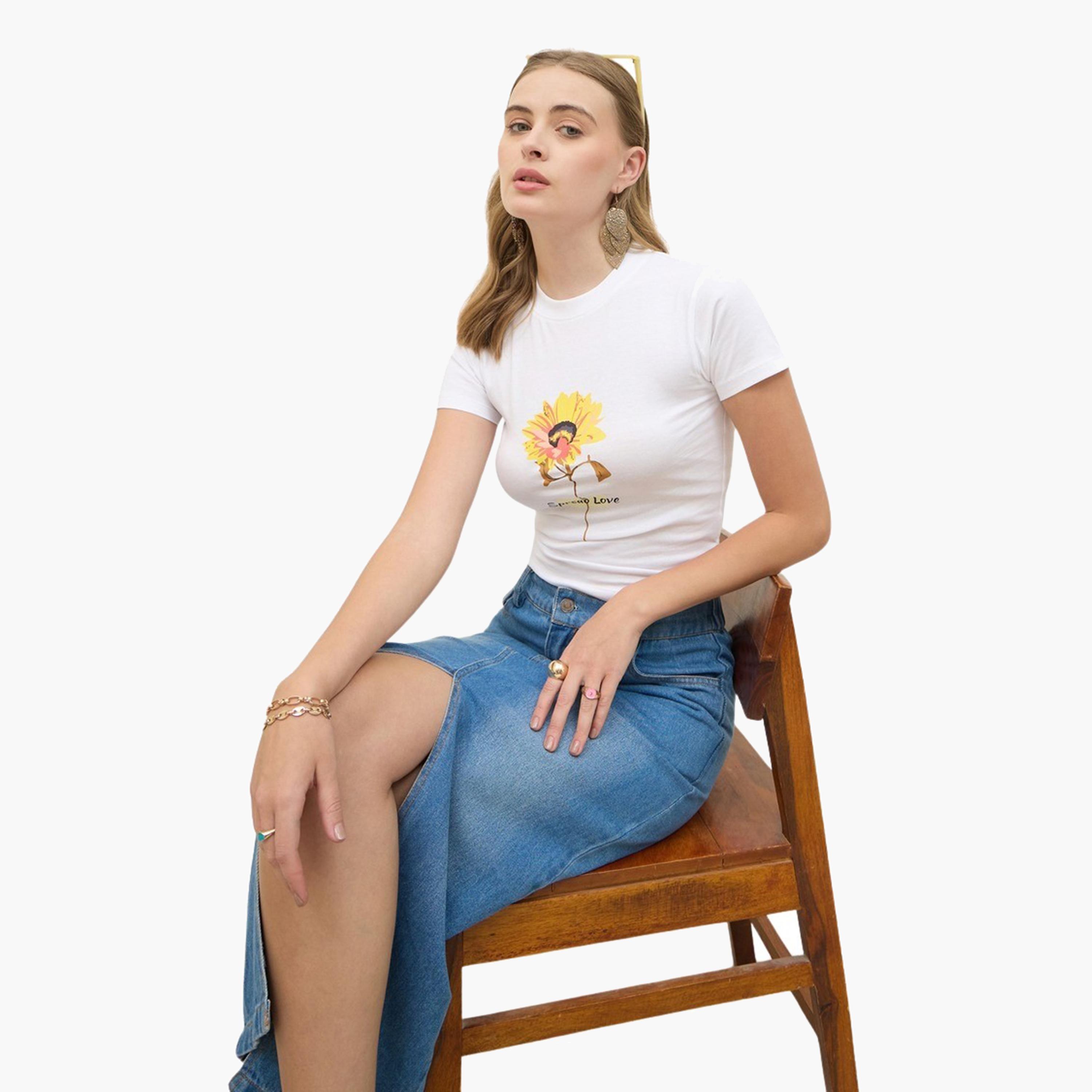 ستايلي - تي شيرت جرافيكي بأكمام قصيرة وطبعة جرافيكية-women-clothing-tshirts-image-6