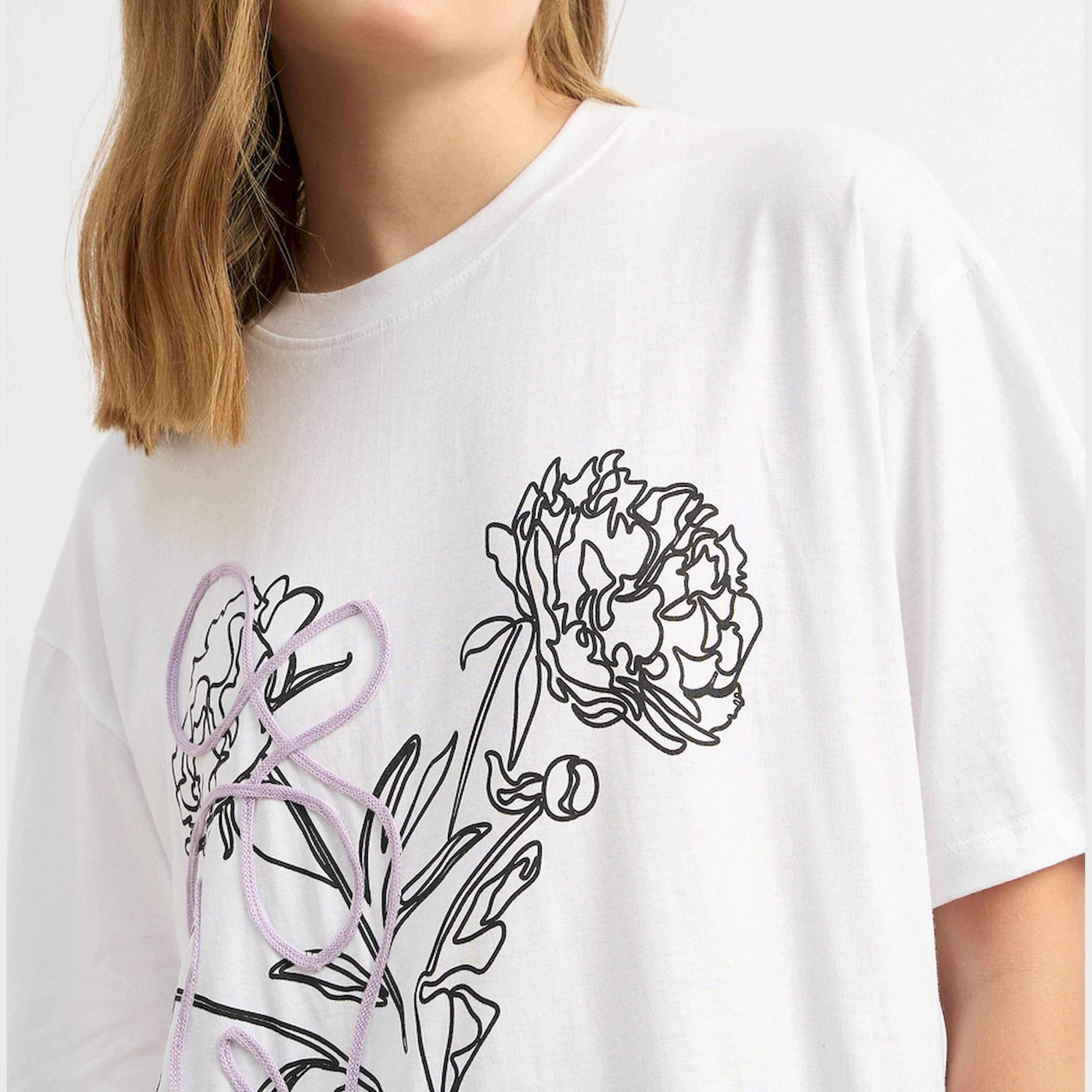 Styli Graphic Print Round Neck Oversized T-Shirt-women-clothing-tshirts-image-4