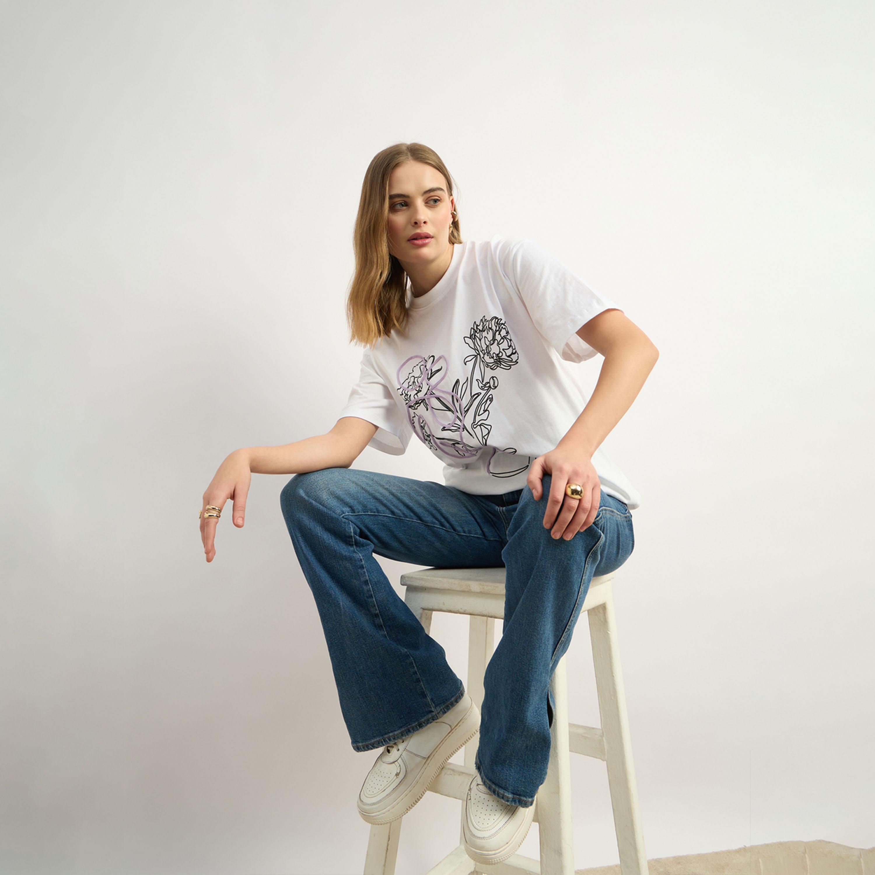 Styli Graphic Print Round Neck Oversized T-Shirt-women-clothing-tshirts-image-6
