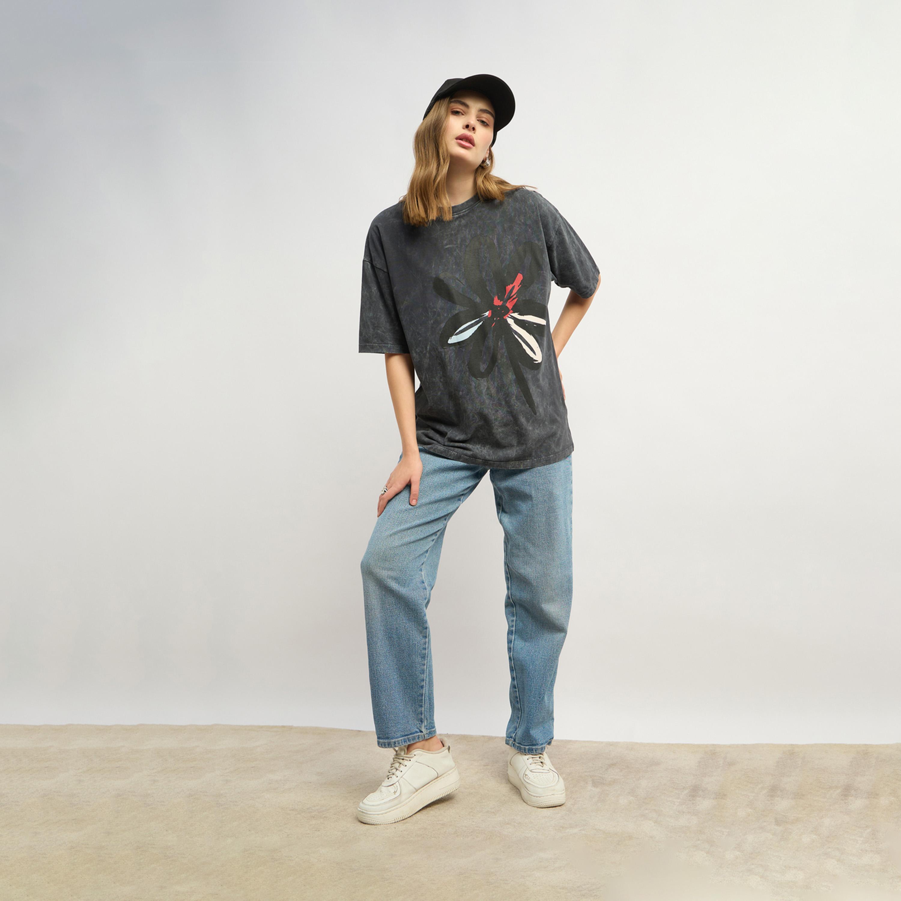 ستايلي - تي شيرت كبير الحجم بياقة دائرية وطبعة جرافيكية-women-clothing-tshirts-image-1