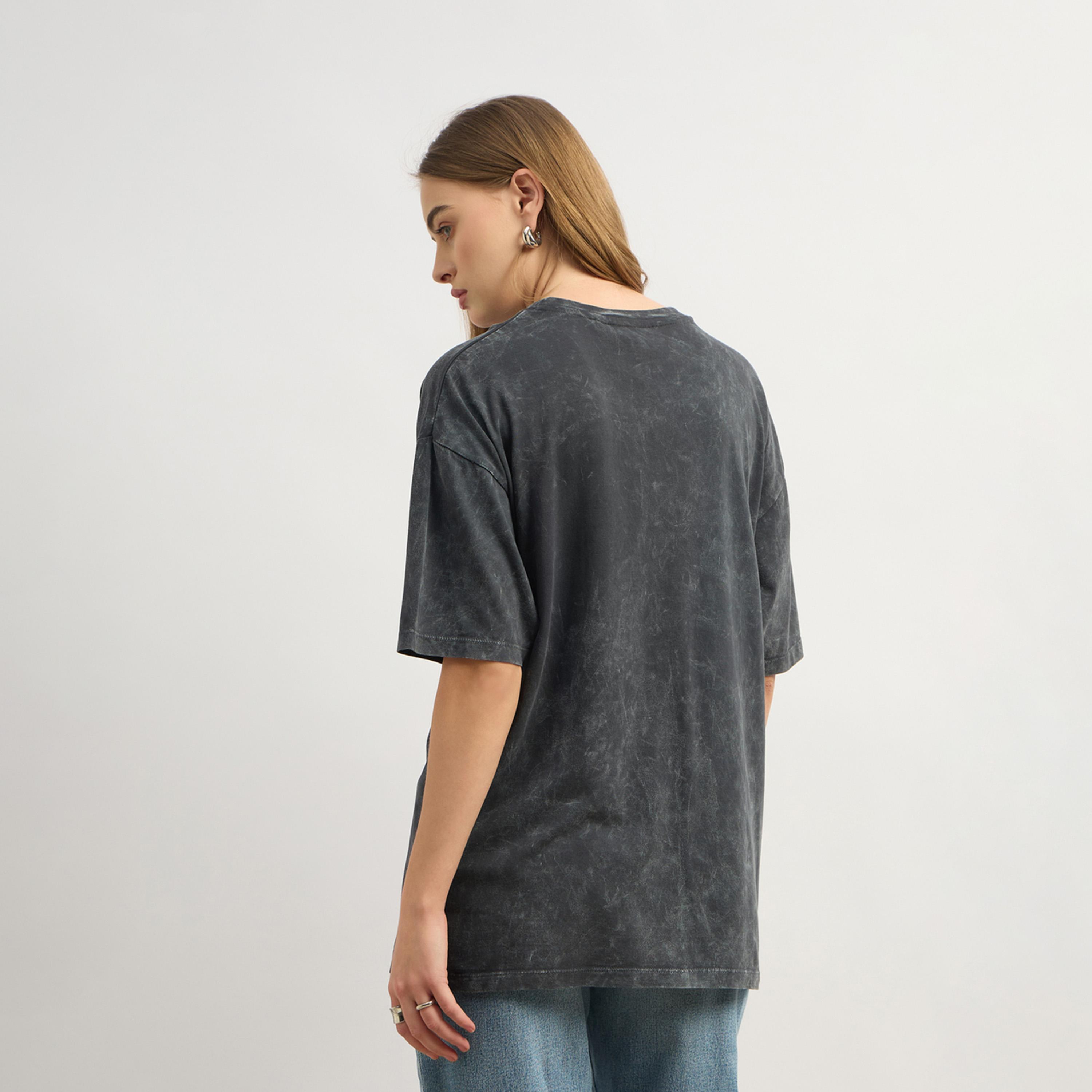 ستايلي - تي شيرت كبير الحجم بياقة دائرية وطبعة جرافيكية-women-clothing-tshirts-image-5